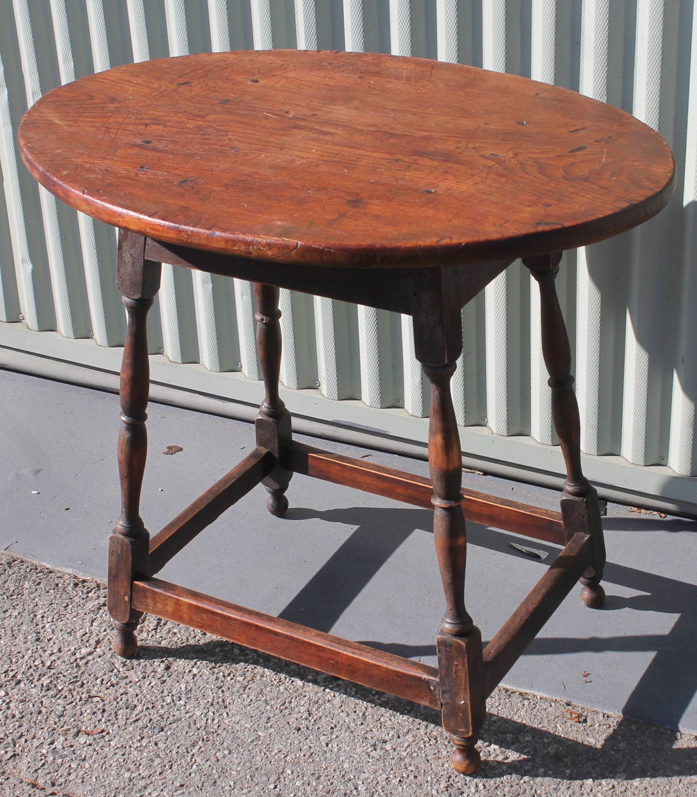 This scrub top side table has a wonderful worn patina and is in great sturdy condition. The top is a dry natural surface. The base is a worn brown painted surface.