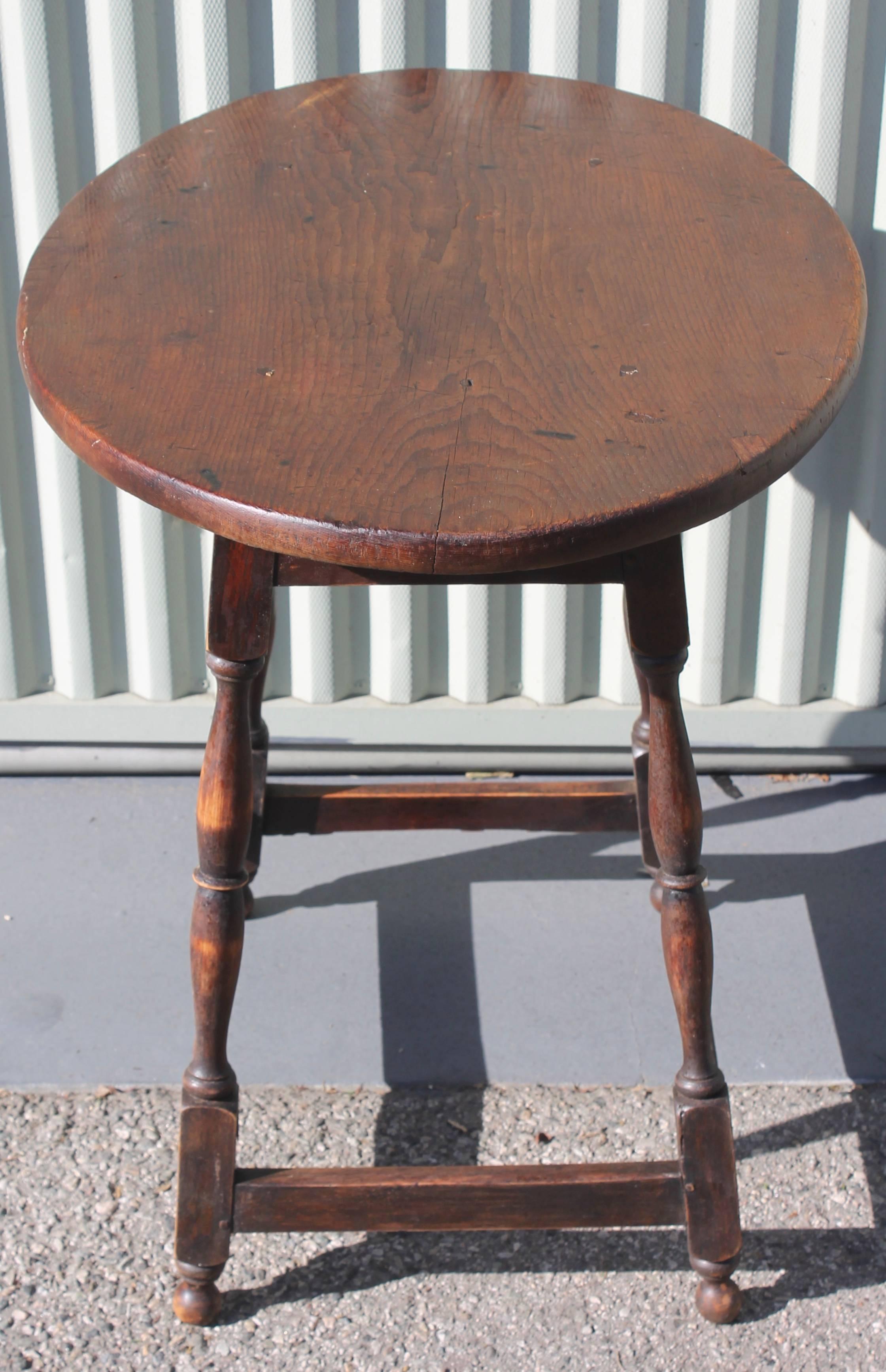 Early 19th Century New England Tavern Table In Distressed Condition In Los Angeles, CA
