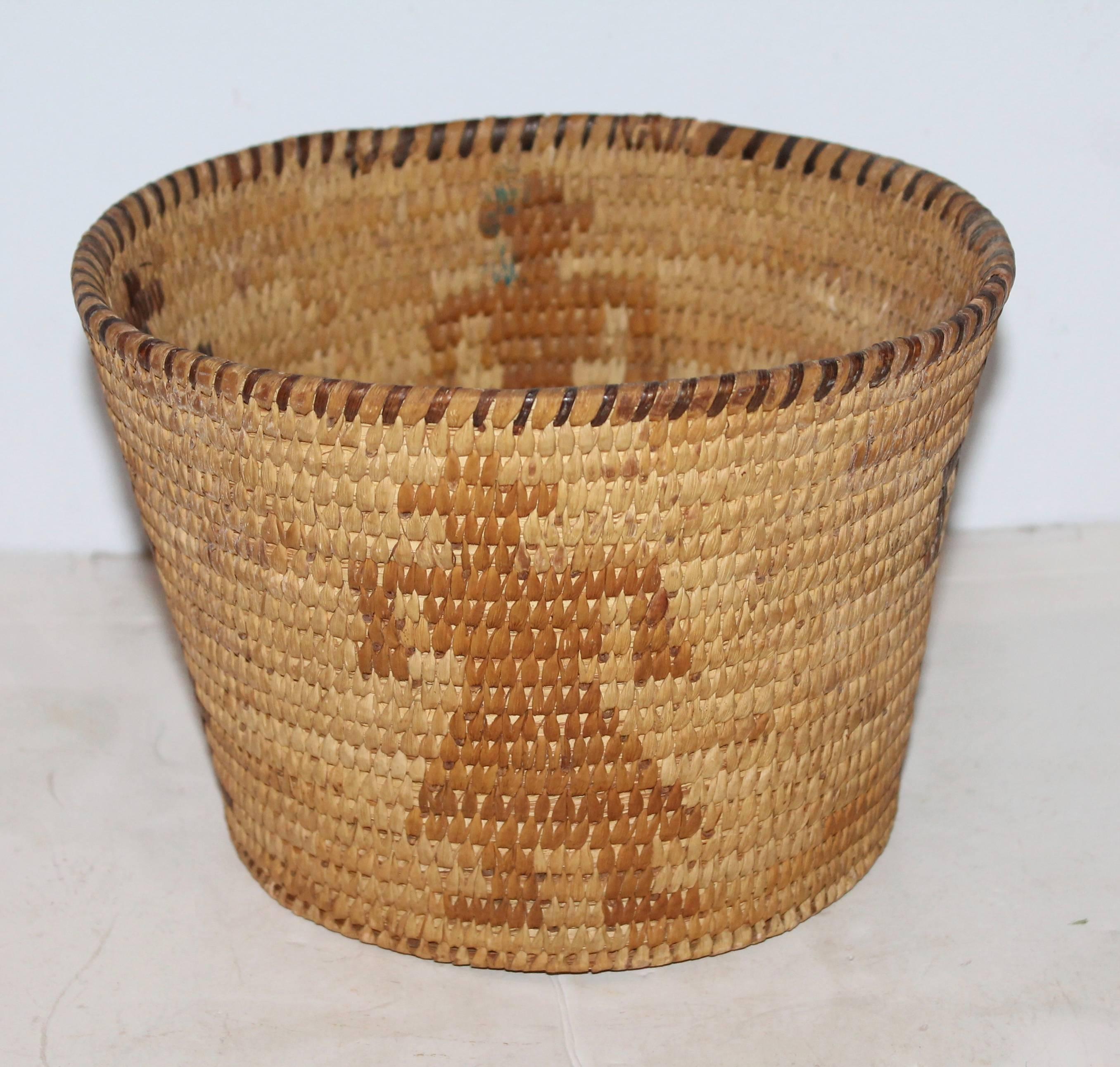 Pictorial papago Indian basket from 1910-1920 is in very good condition.