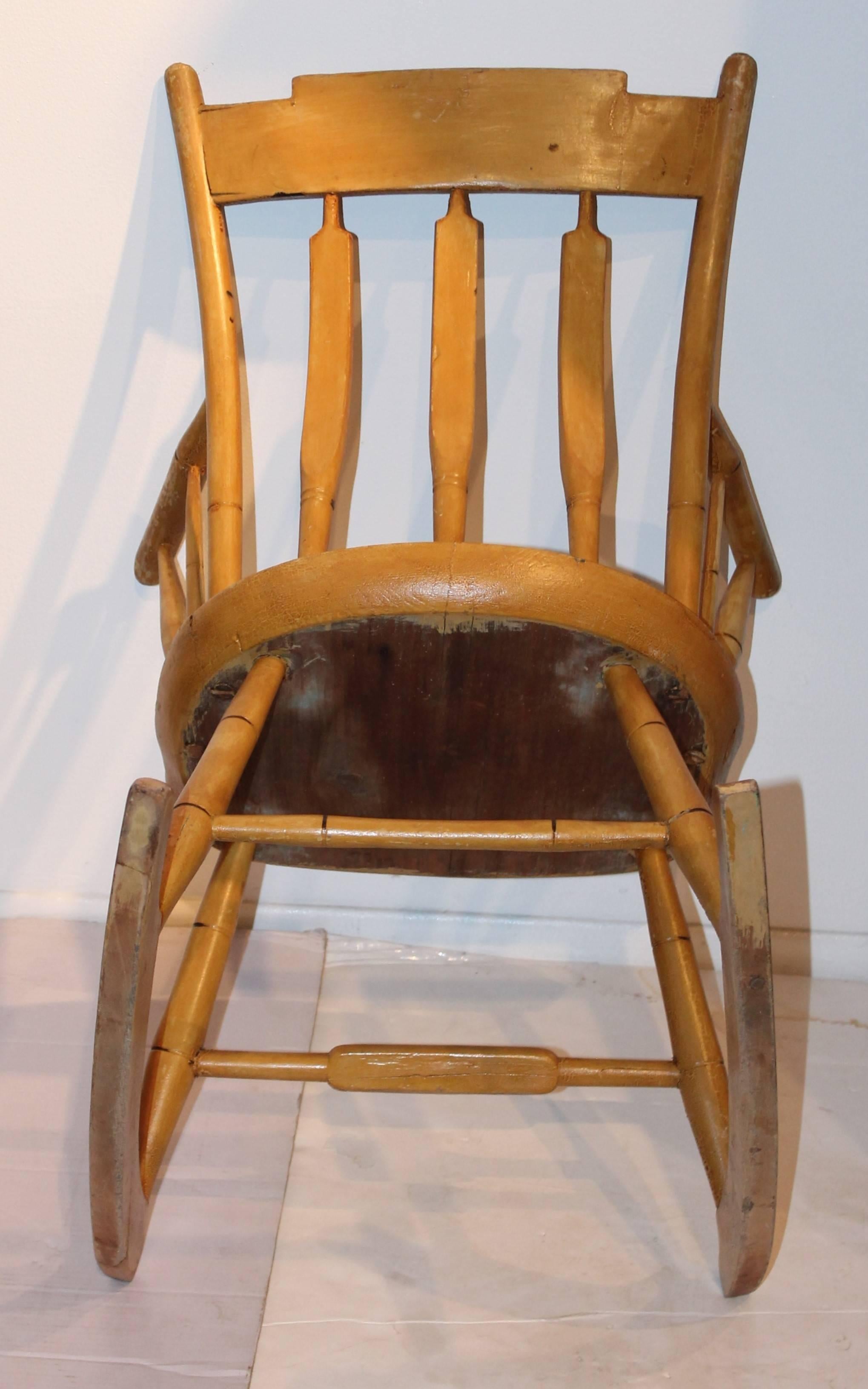 19th Century Original Painted N.E. Windsor Rocking Chair In Excellent Condition For Sale In Los Angeles, CA