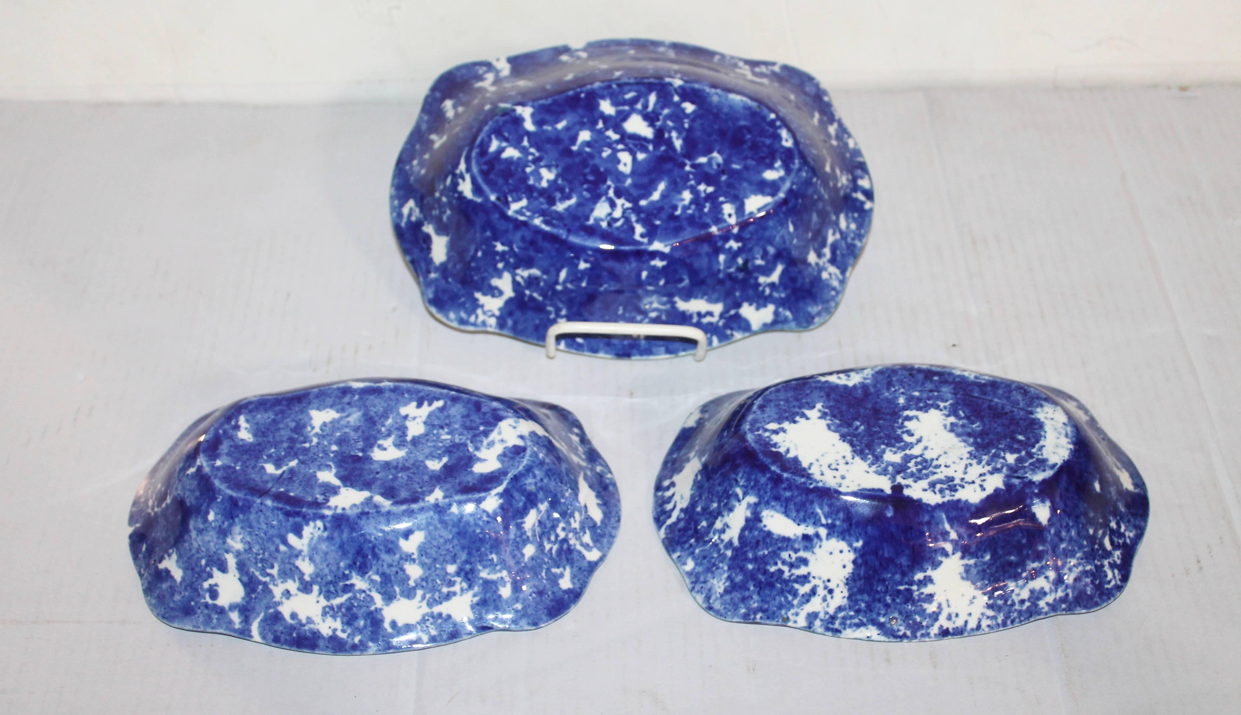 Country Collection of Three 19th Century Sponge Ware Vegetable Bowls For Sale