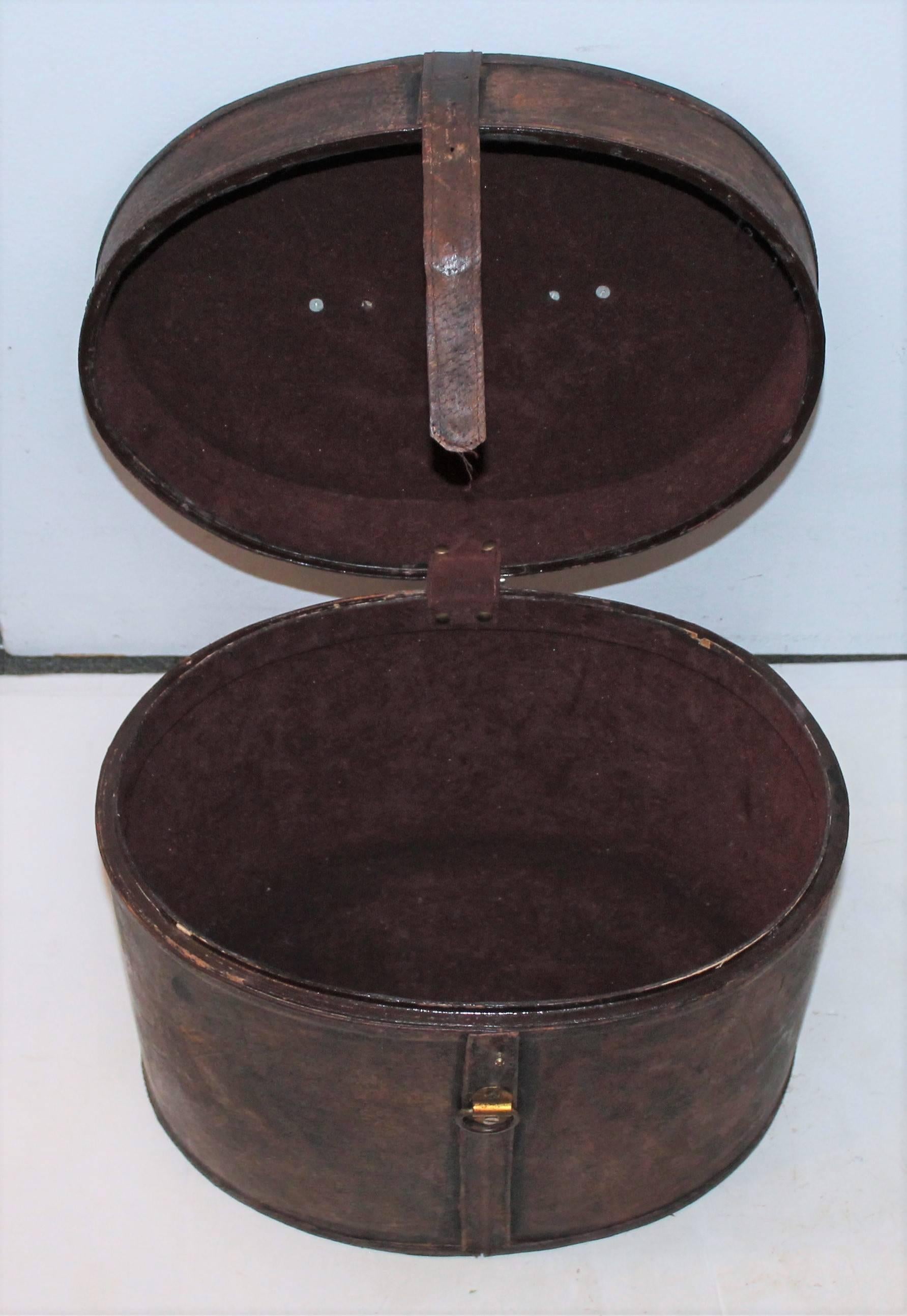 Early Leather Hat Box In Distressed Condition In Los Angeles, CA