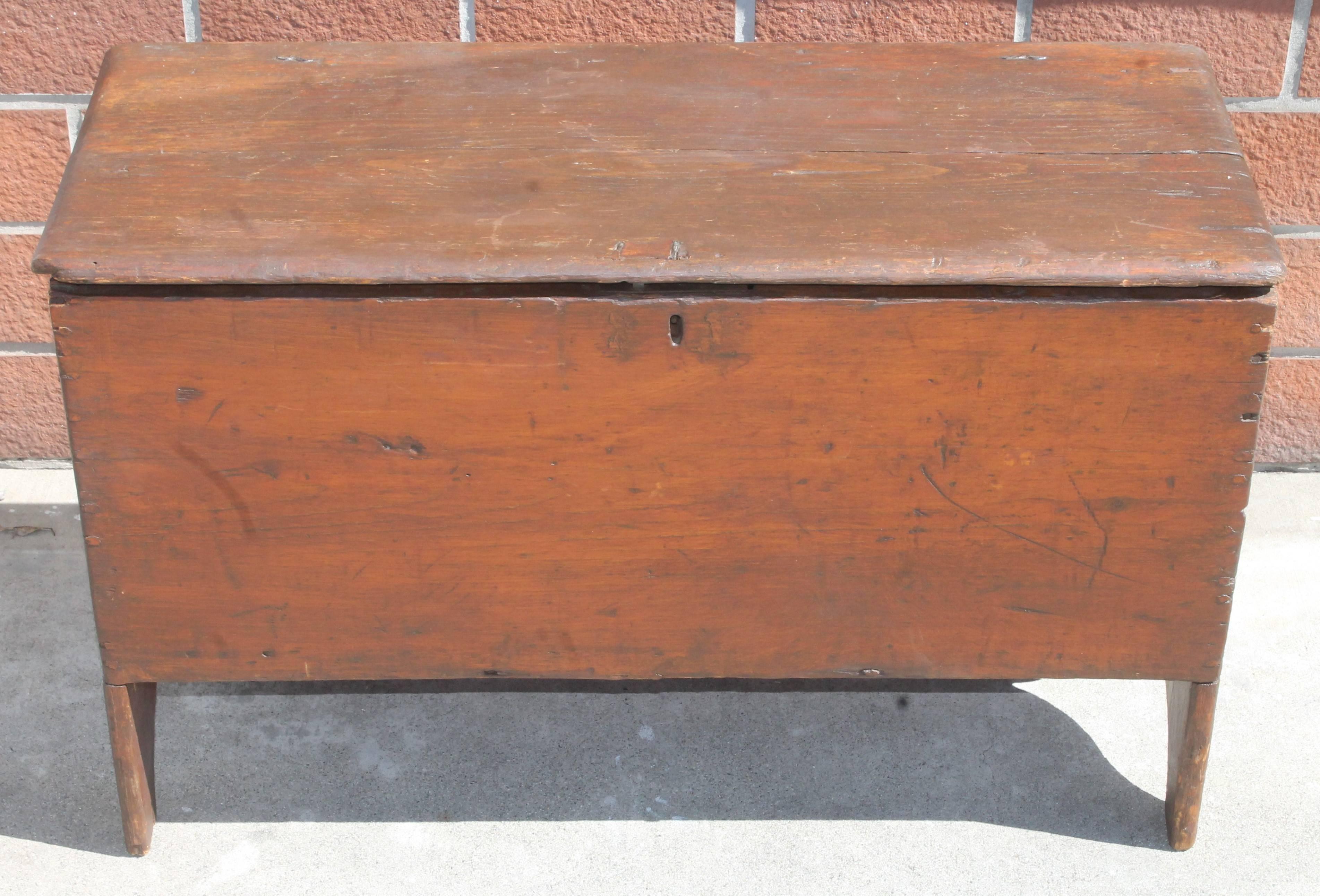 This early original old surface blanket chest is in great as found condition. Someone added a chain on the interior to stay open when putting in or taking out of this chest. This chest is early cut nails and peg construction.
