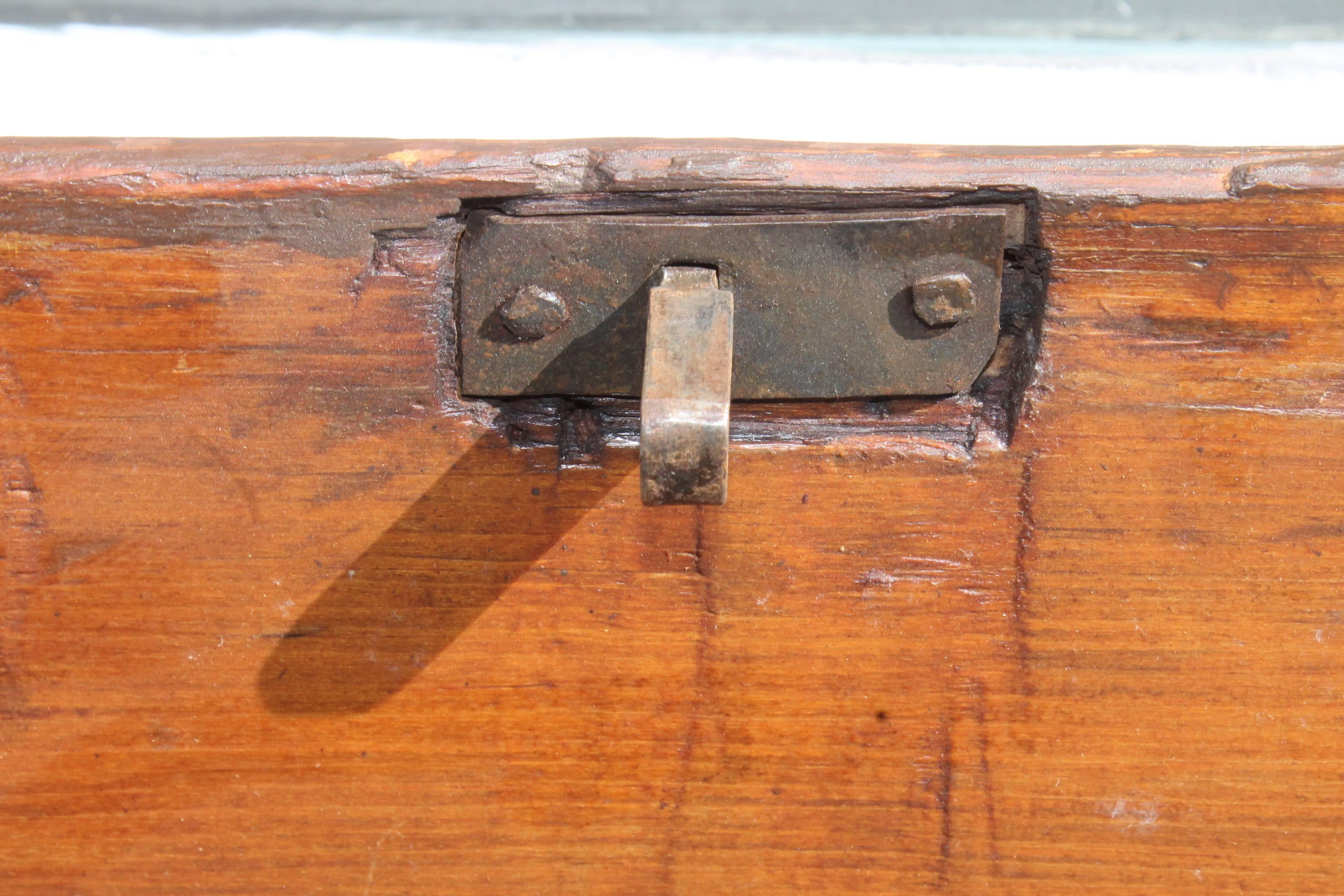 Hand-Crafted Early 18th Century New England Child's Blanket Chest