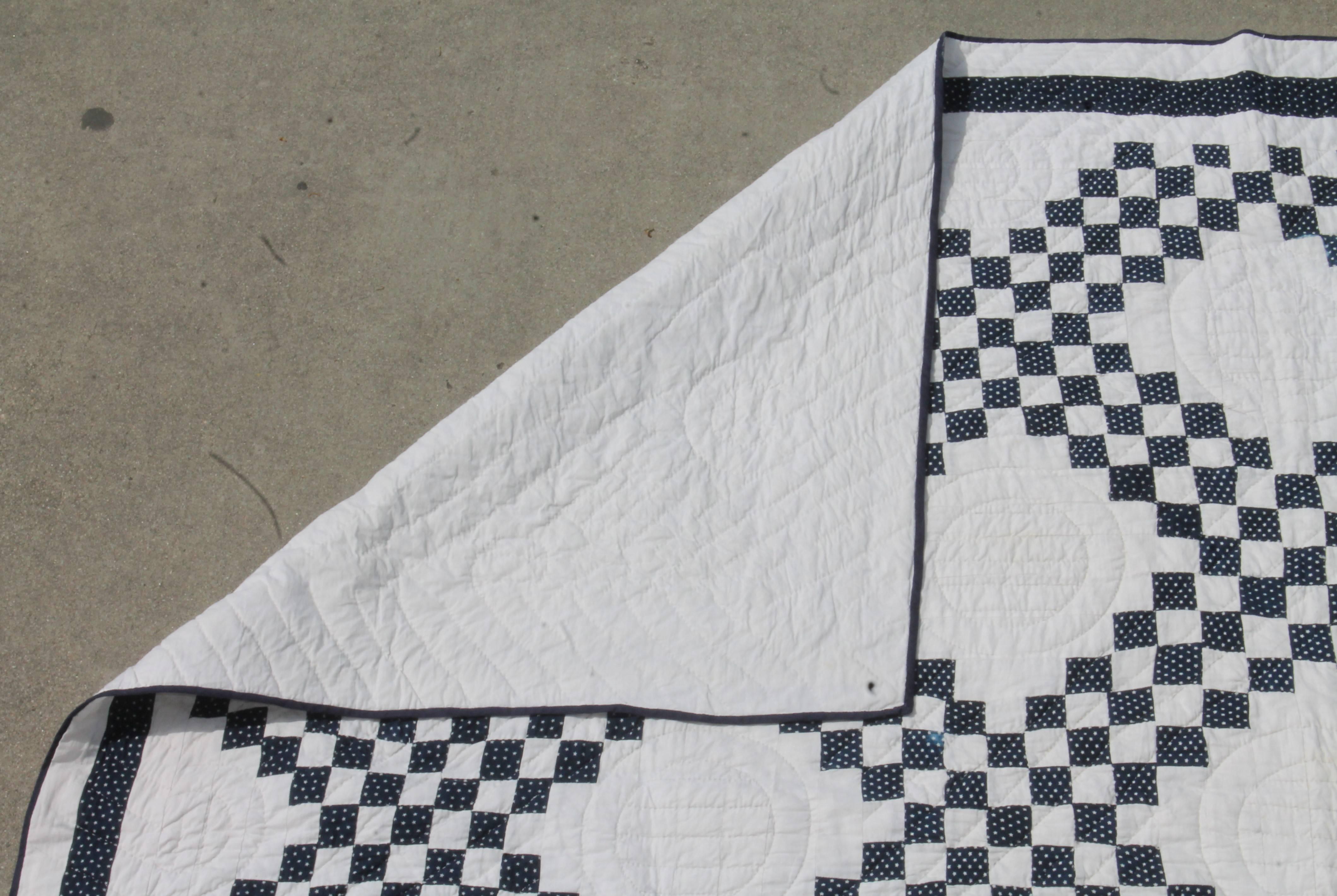 19th Century Blue and White Irish Chain Quilt In Good Condition In Los Angeles, CA