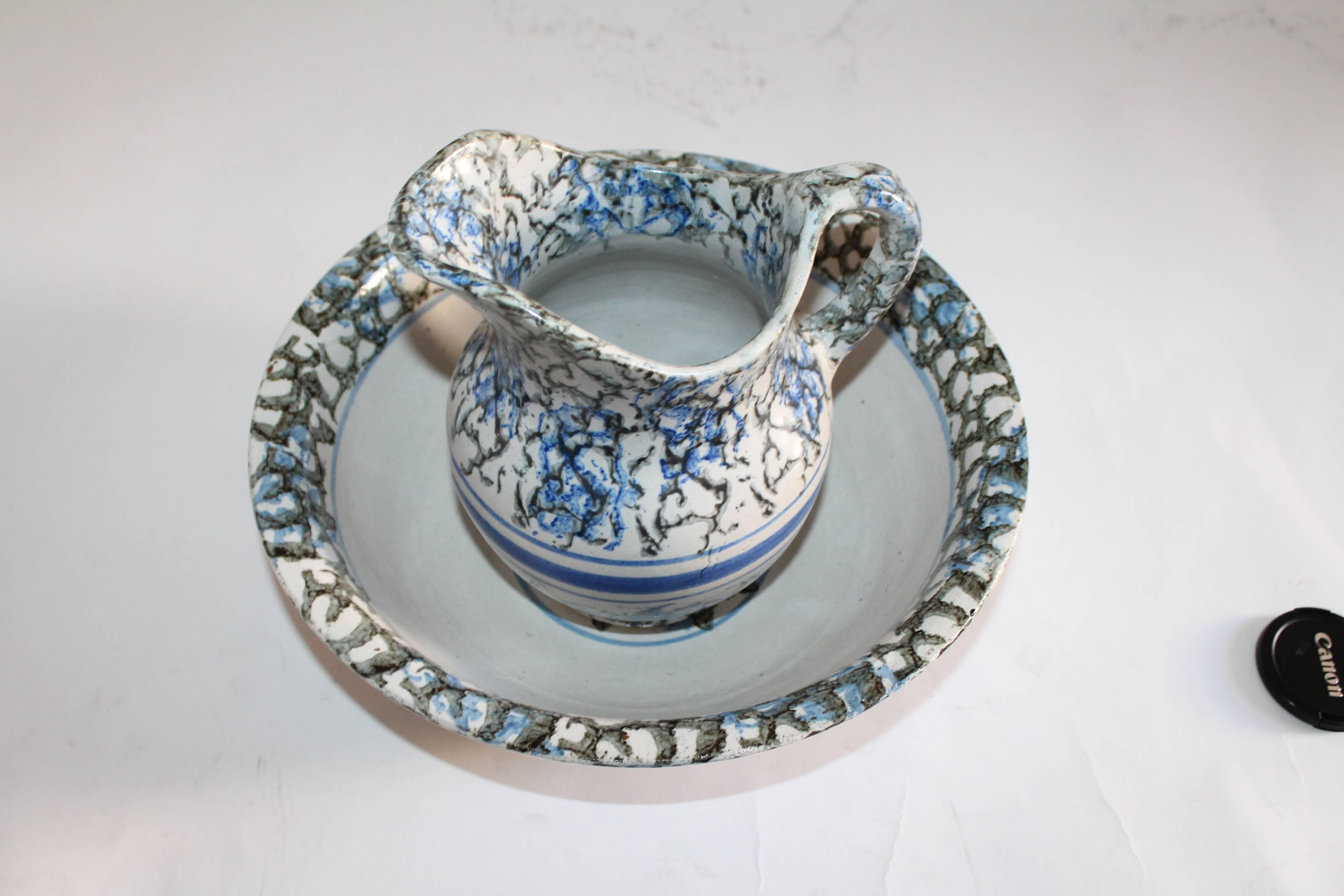 Rare ensemble de pichet et bol en poterie en éponge du XIXe siècle en vente 2