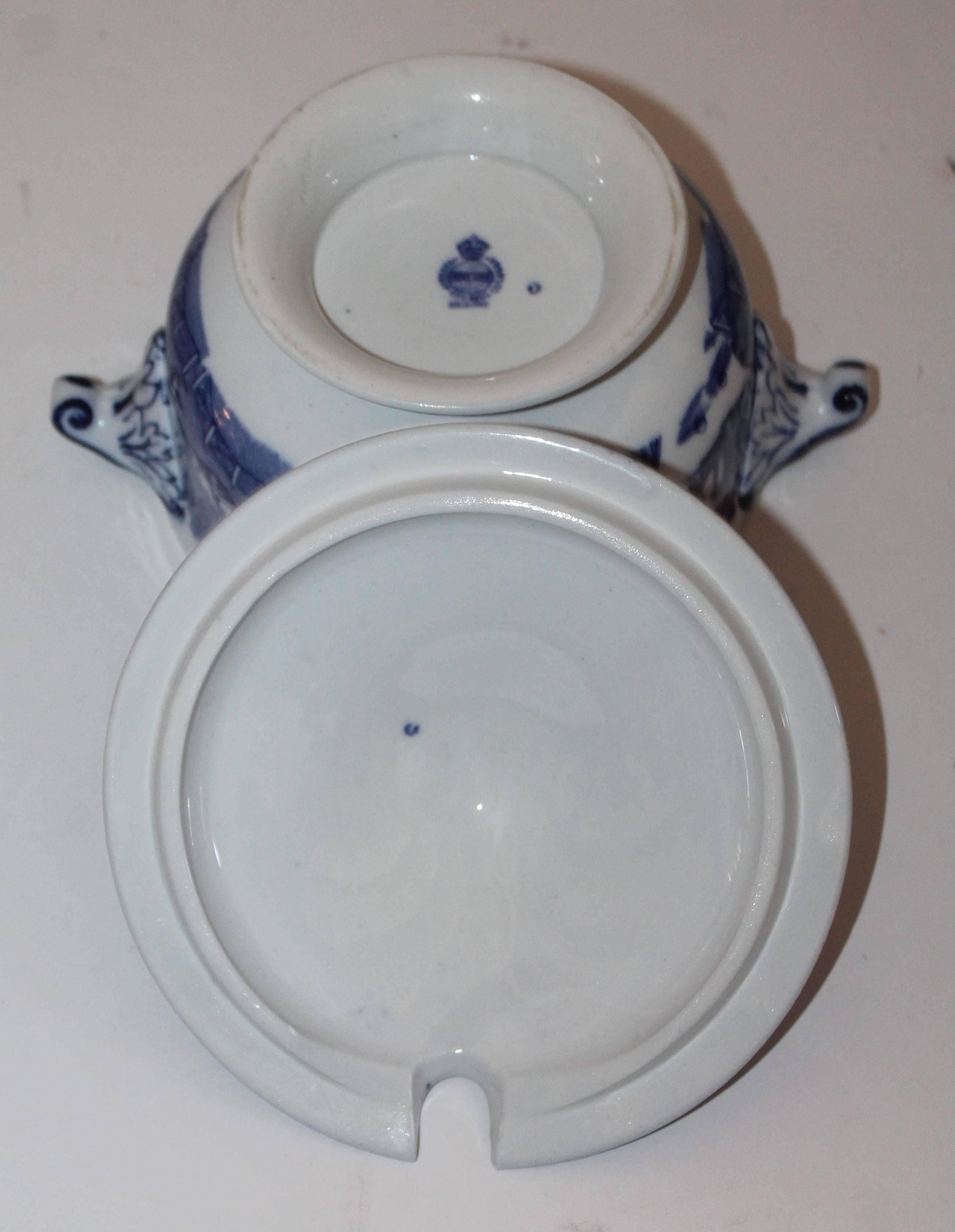English 19th Century Blue Willow Serving Dish For Sale