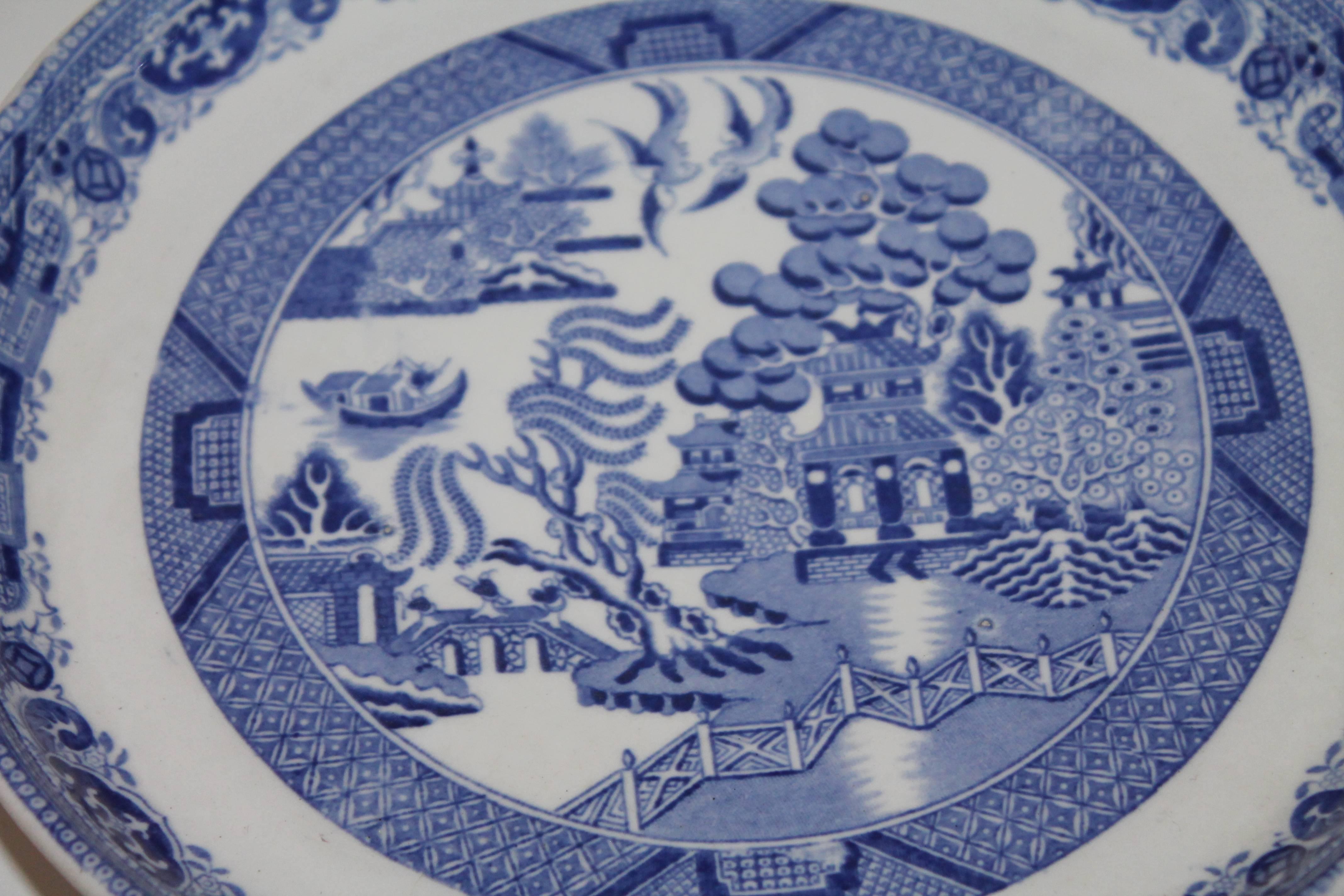 Country Pair of Early 19th Century English Blue Willow Cake Plates For Sale