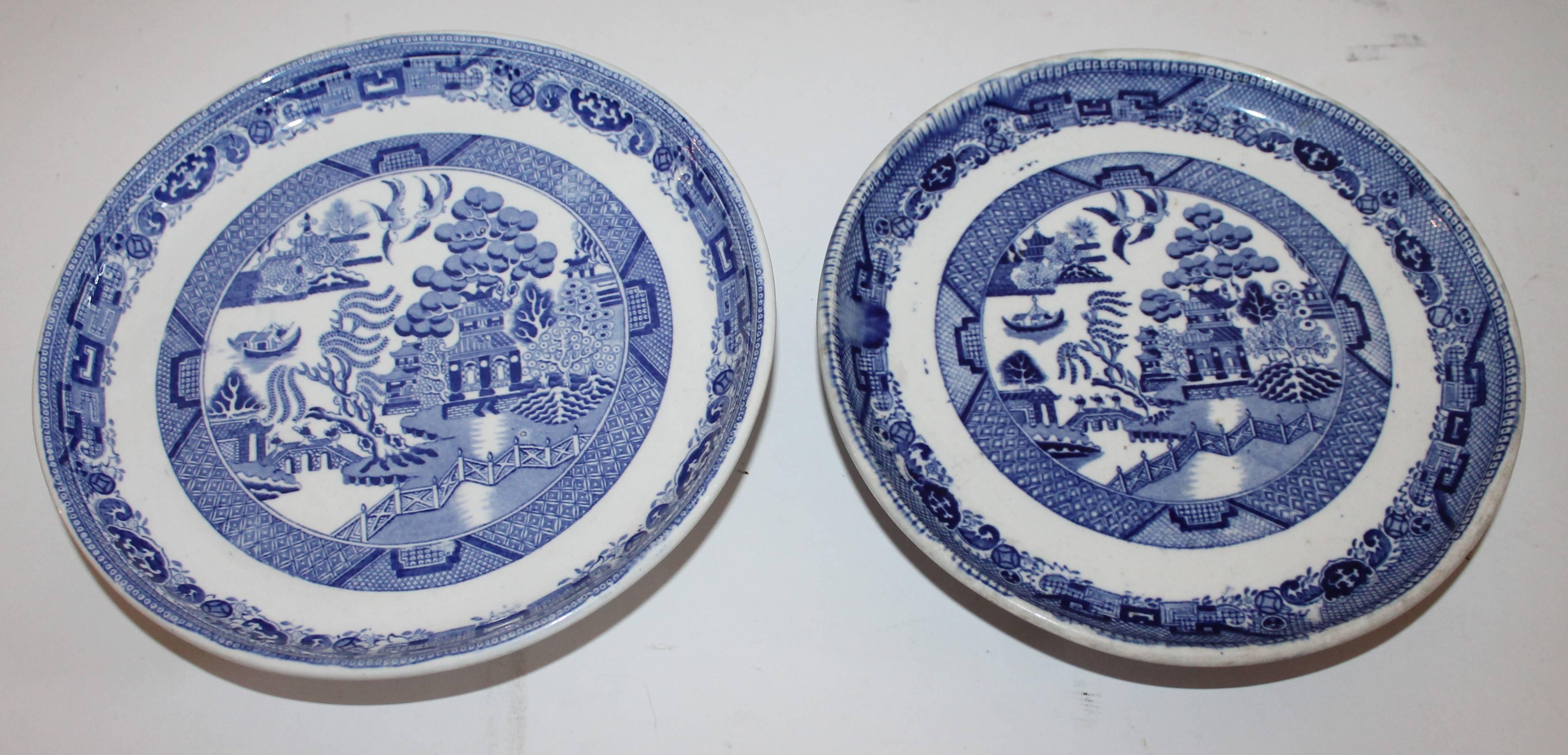 American Pair of Early 19th Century English Blue Willow Cake Plates For Sale