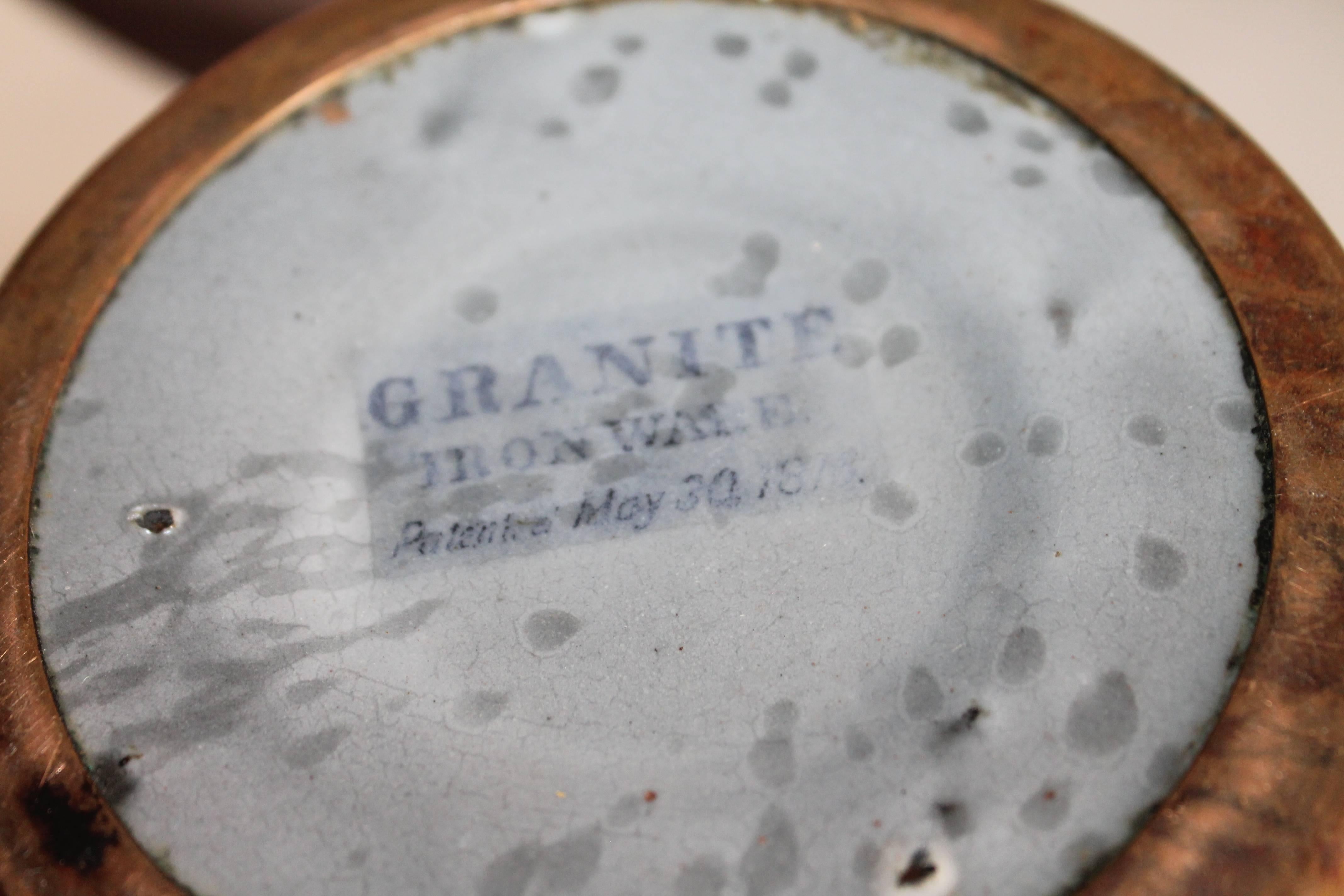 Sammlung seltener Gänsehalskaffeekannen aus Granit und Zinn aus dem 19. Jahrhundert im Angebot 3