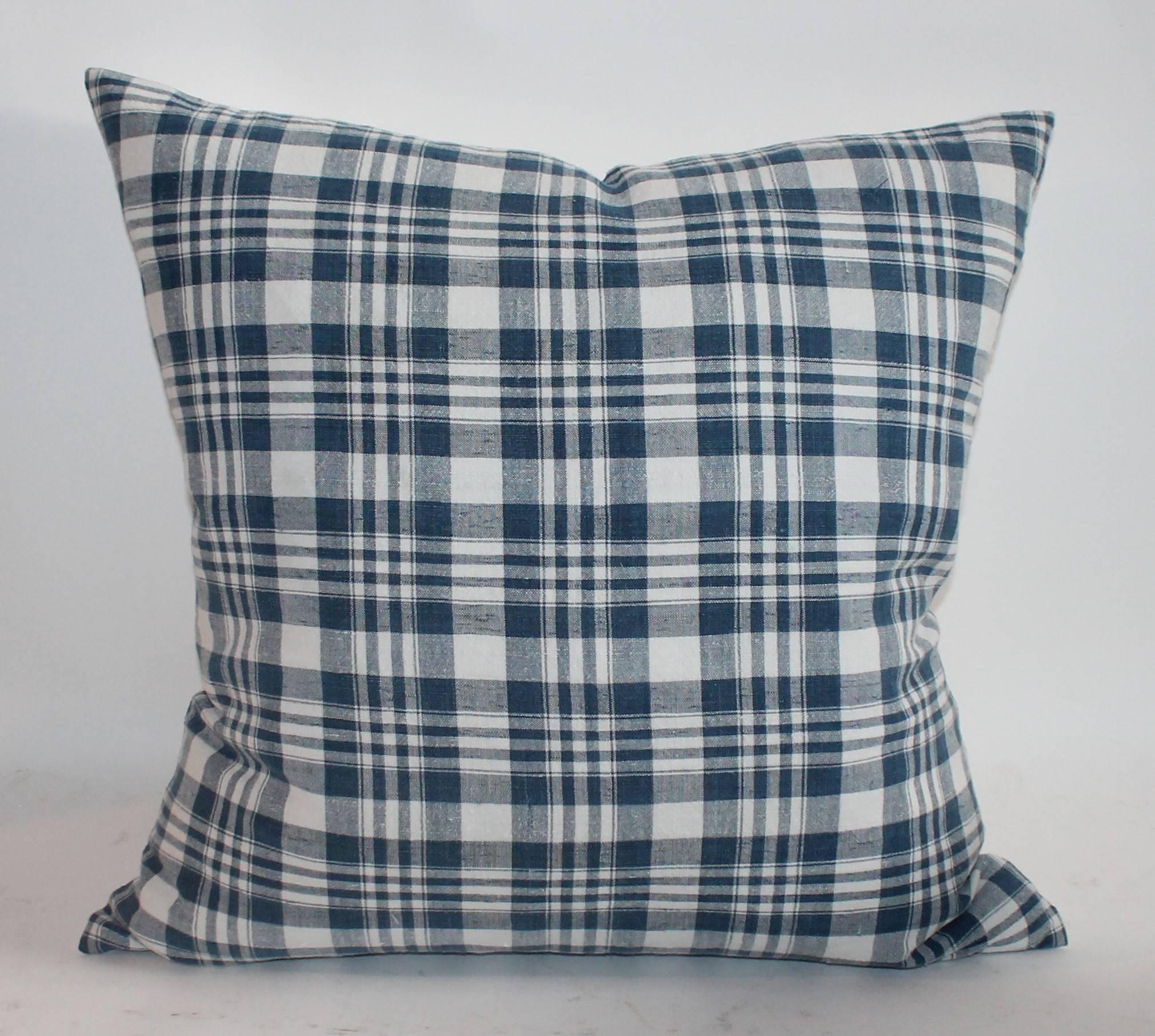 American 19th Century Blue and White Homespun Linen Pillows For Sale