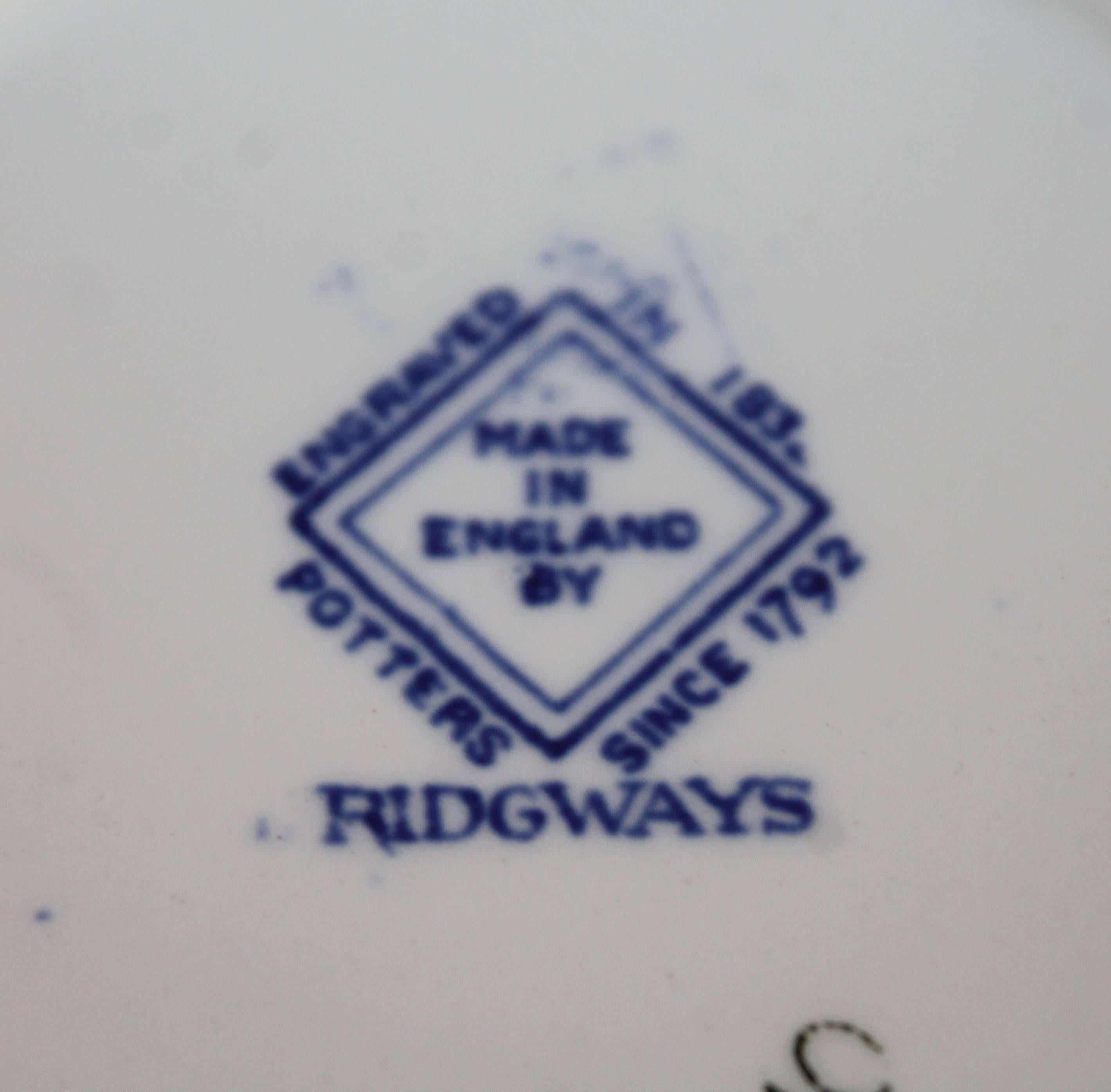 Ridgeway Blaue Weide 19teiliges Servier-Set (Töpferwaren) im Angebot