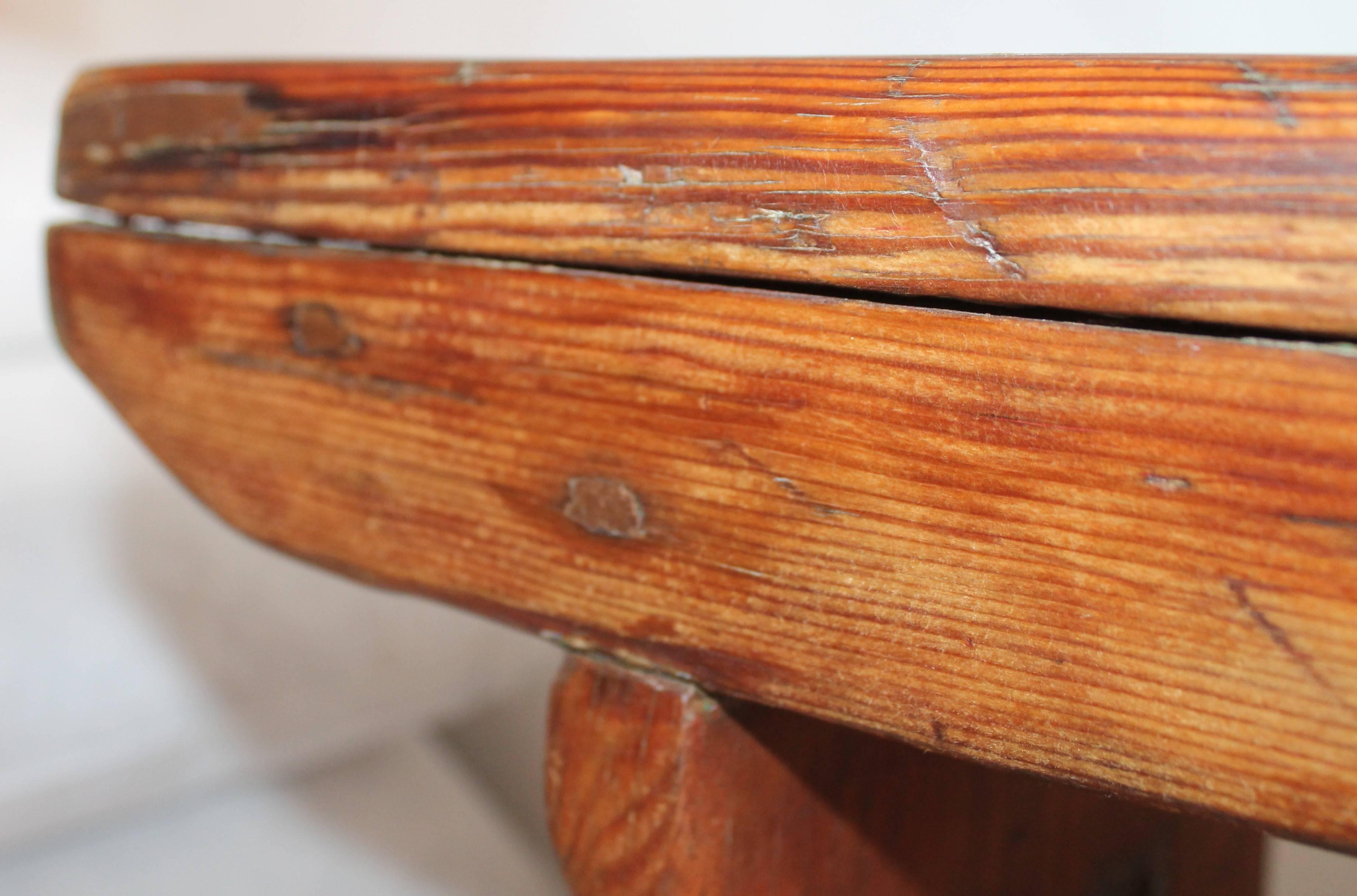 19th Century Rustic Farm House Bench from Pennsylvania In Distressed Condition In Los Angeles, CA