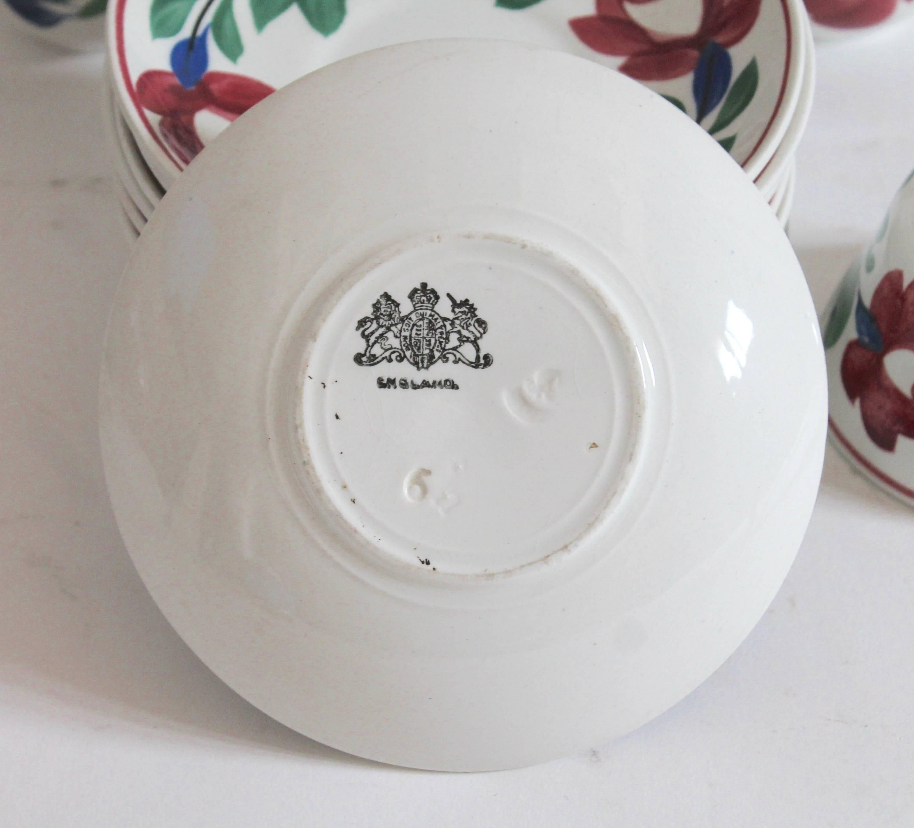 Set di dodici tazze e piattini Adams Rose Pattern del XIX secolo In condizioni ottime in vendita a Los Angeles, CA