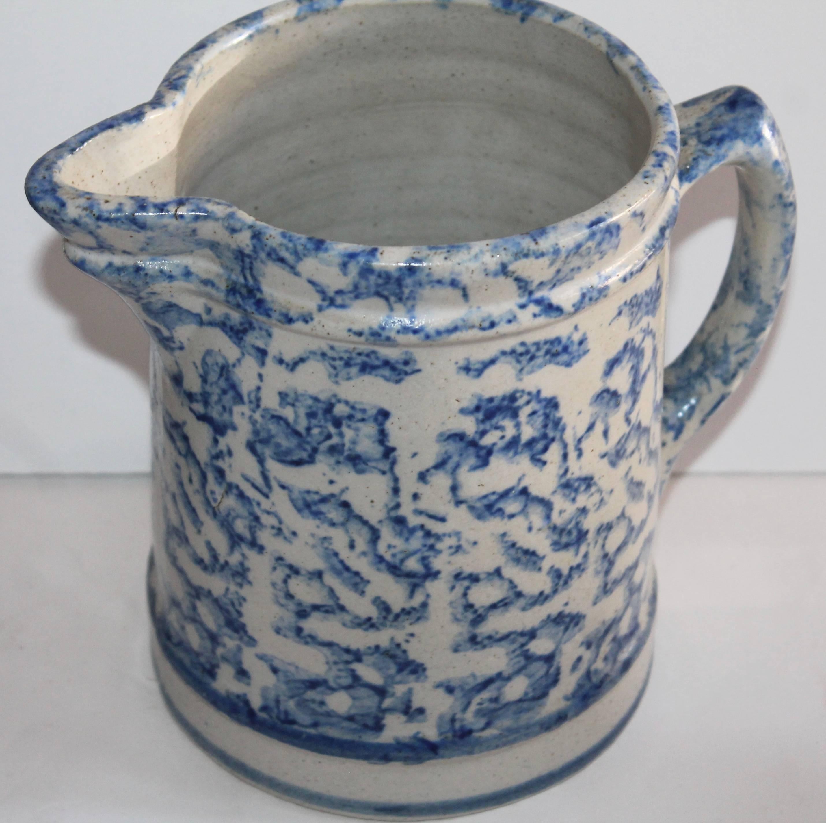 Country Paire de pichets en poterie en éponge du 19ème siècle en vente