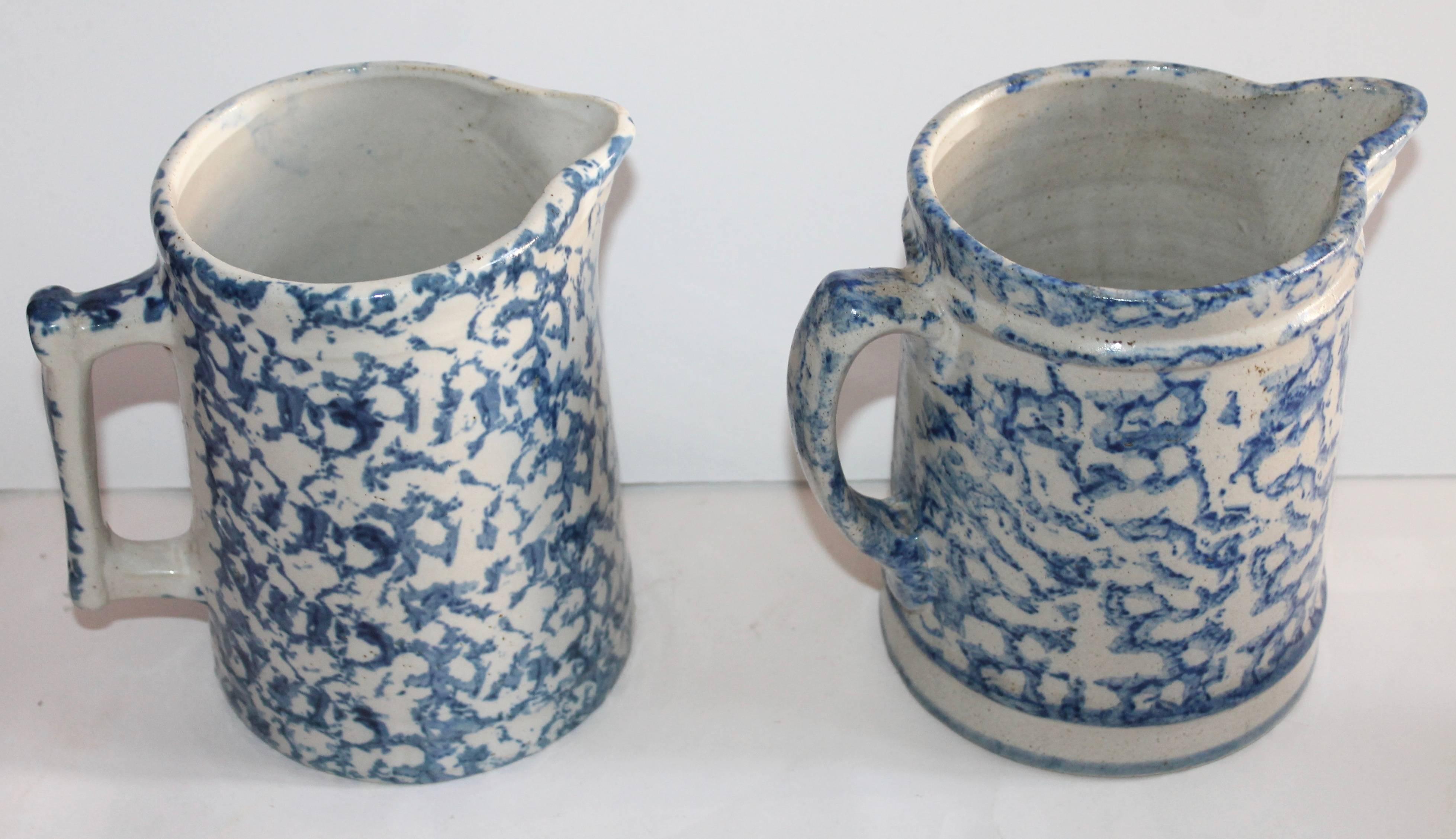 American Pair of 19th Century Sponge Ware Pottery Pitchers For Sale