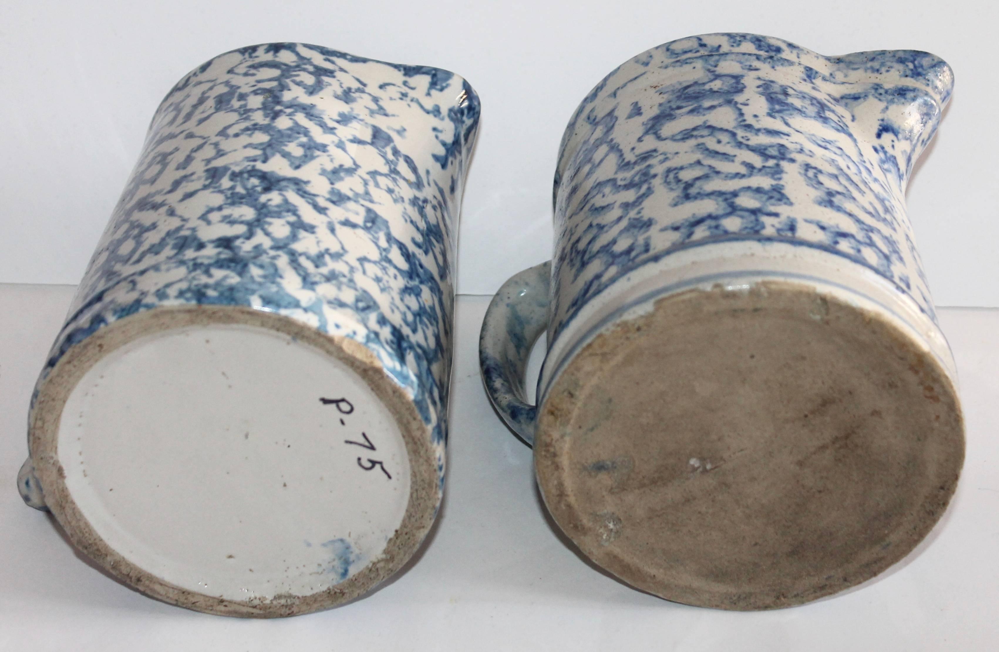 Hand-Crafted Pair of 19th Century Sponge Ware Pottery Pitchers For Sale