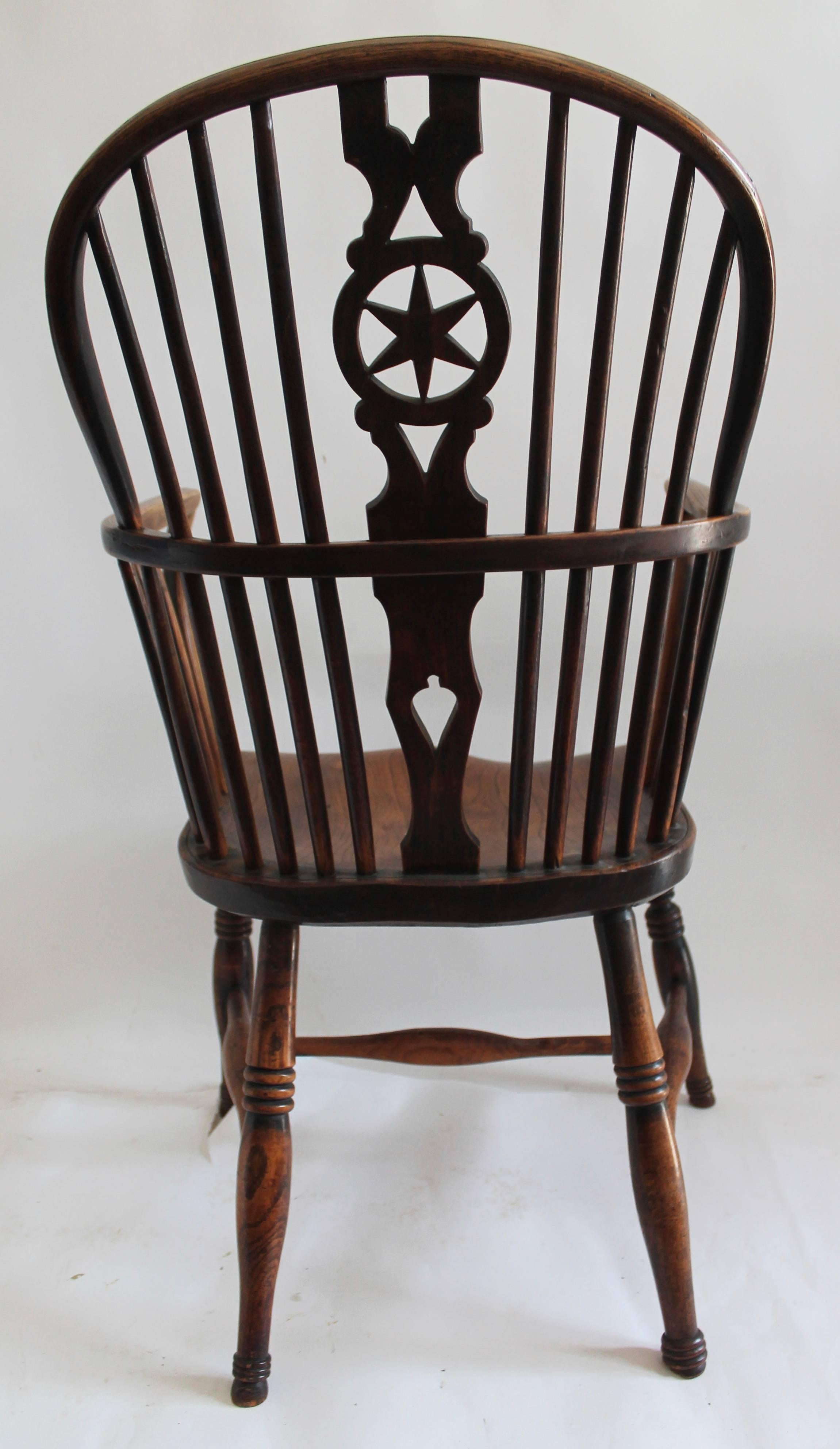 Hand-Crafted Early 19th Century English Windsor Chair with Star Back Splash