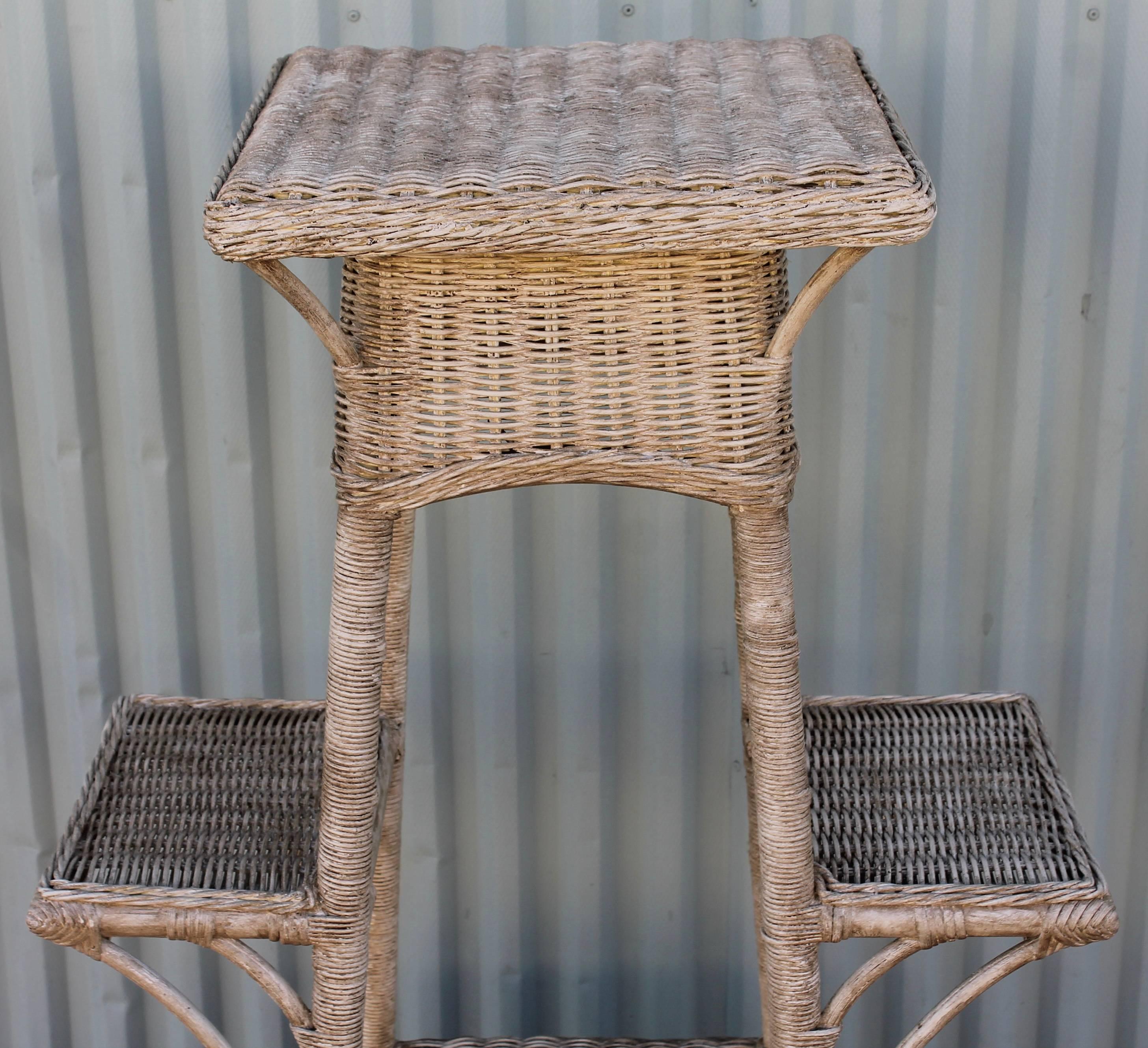 American Bar Harbor Country Wicker Plant Stand