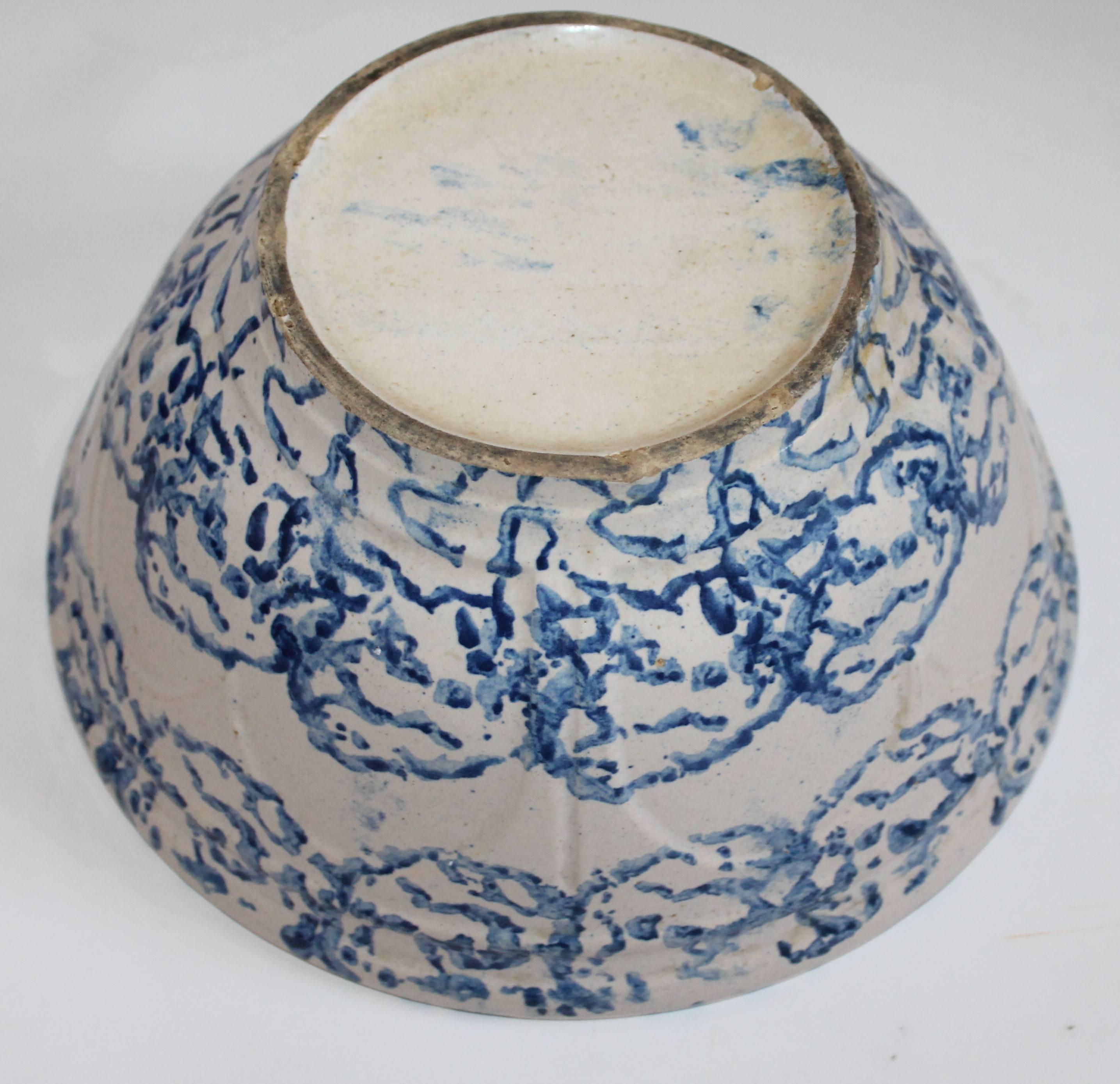 Country 19th Century Sponge Ware Pottery Bowl For Sale