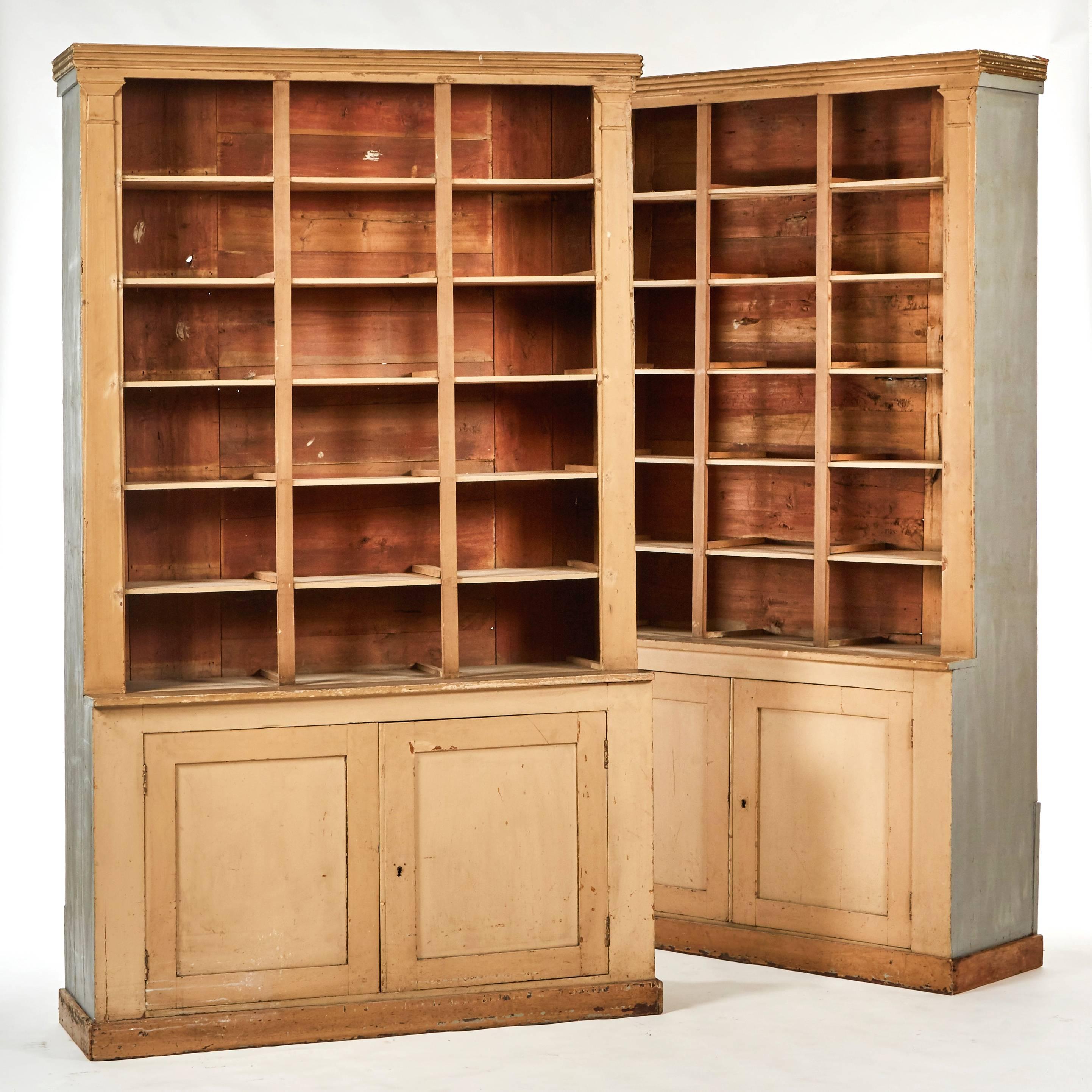 1790s French Directoire Era Bookcase In Good Condition In Los Angeles, CA
