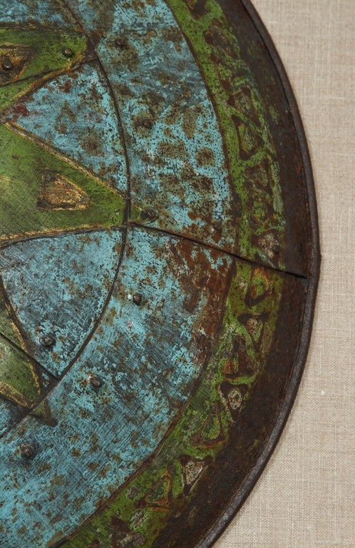 Metallo Scudo decorativo incorniciato singolo dei primi del Novecento, proveniente dalla London Playhouse in vendita