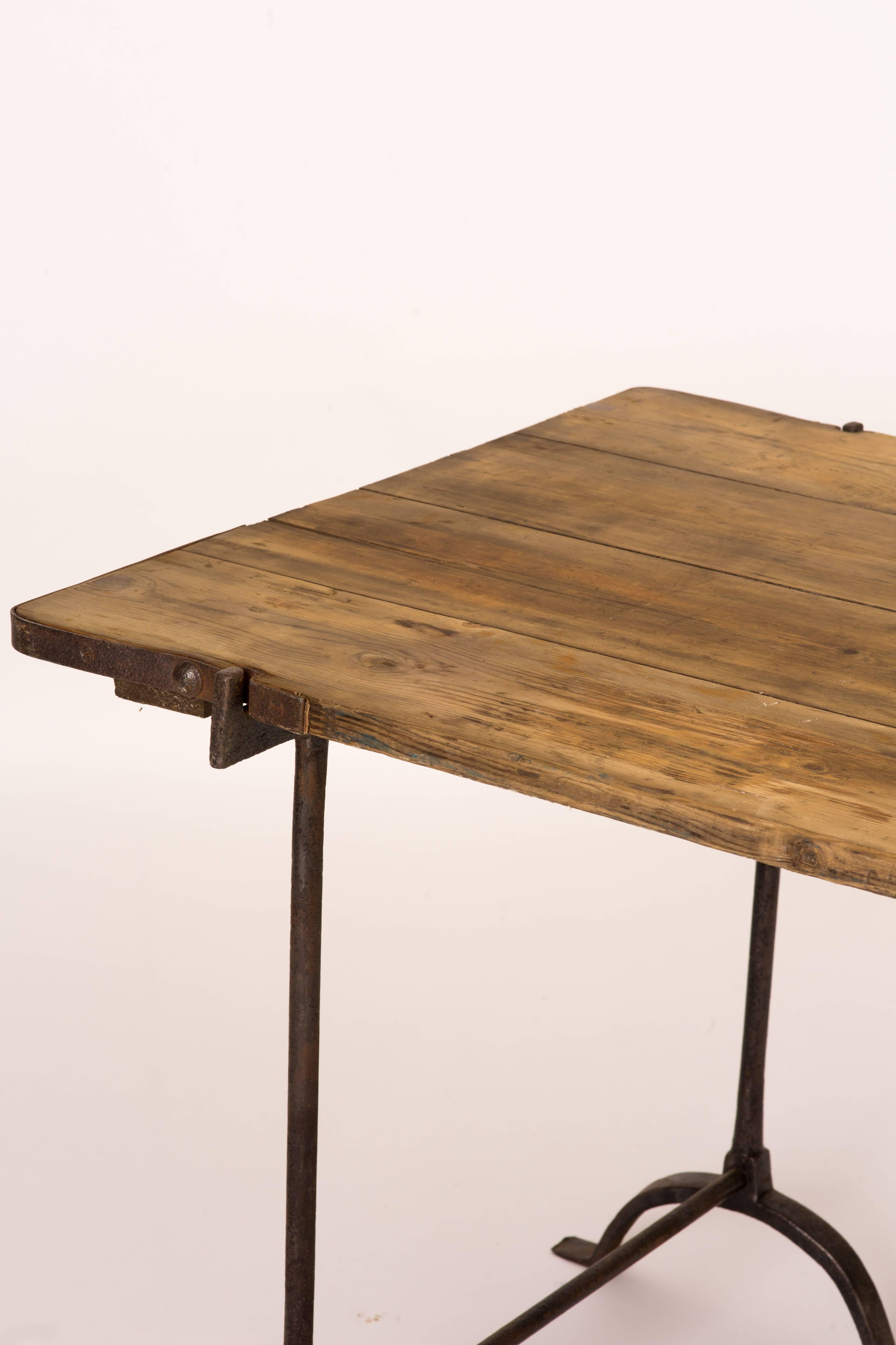 Trestle Table with Iron Legs and Oakwood Top from England Circa 1850 In Good Condition In Los Angeles, CA