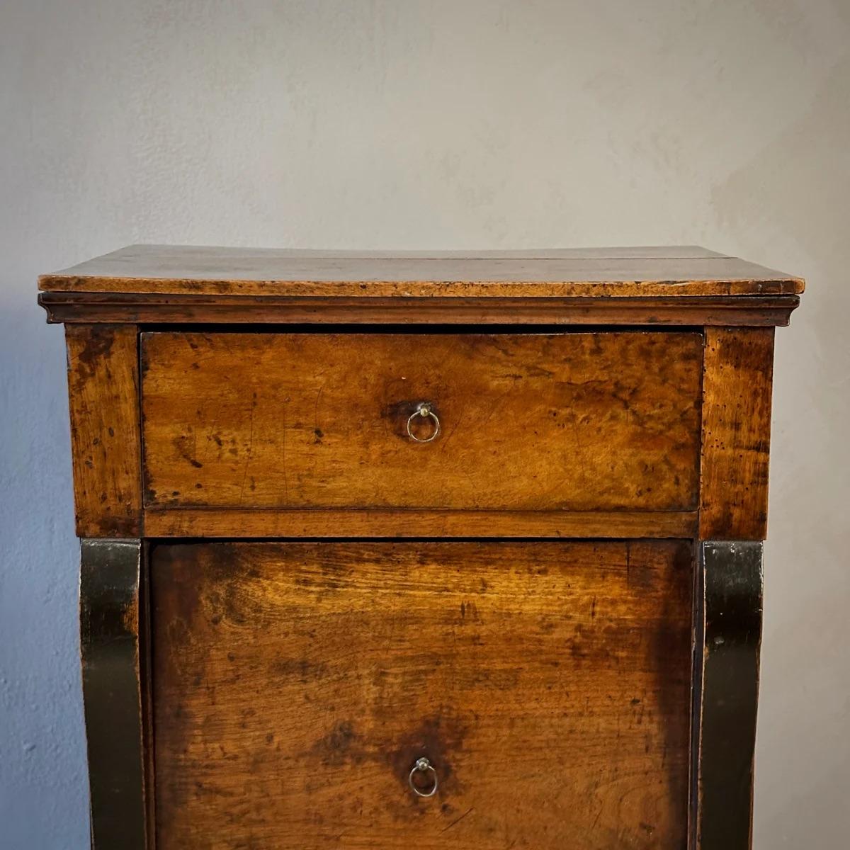 Début du XIXe siècle Paire de tables de chevet en vente