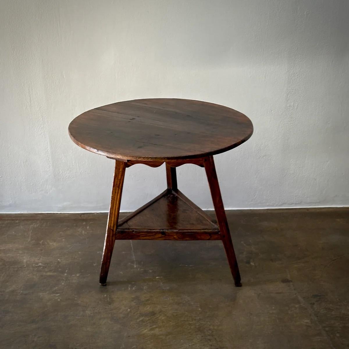 Table de cricket Bon état - En vente à Los Angeles, CA