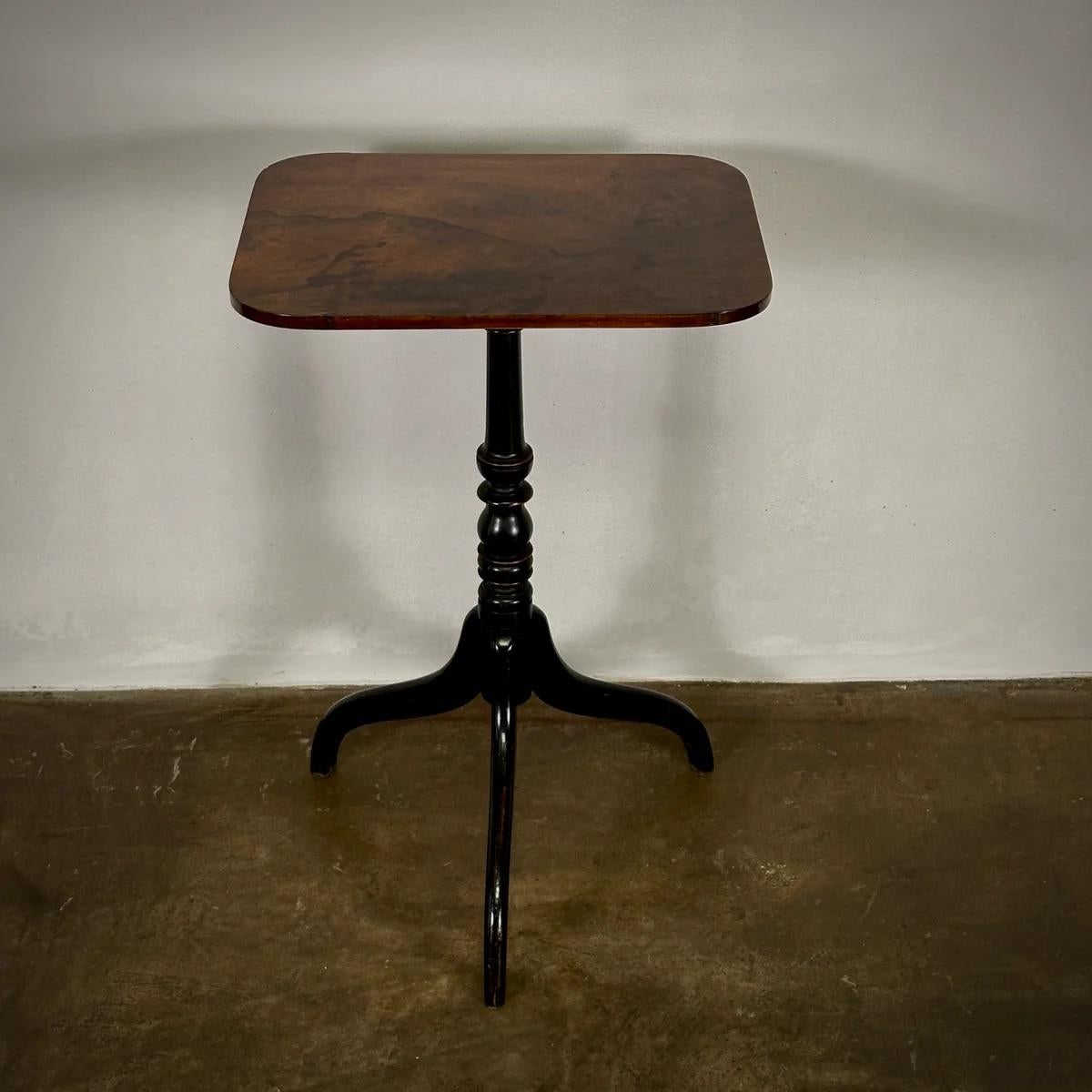 Bois Table à vin en vente