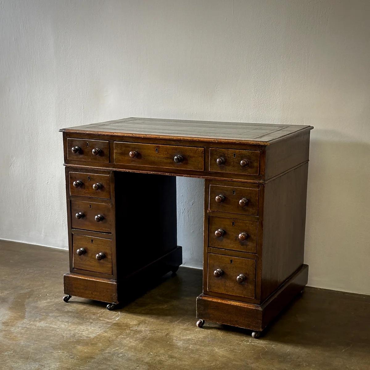 Leather Topped Desk in Walnut In Good Condition For Sale In Los Angeles, CA