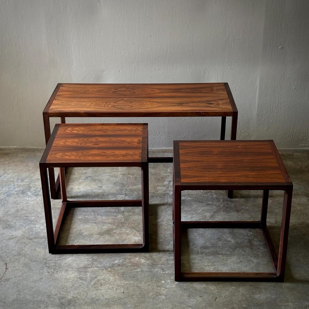 Tables basses et tables d'appoint en vente 3