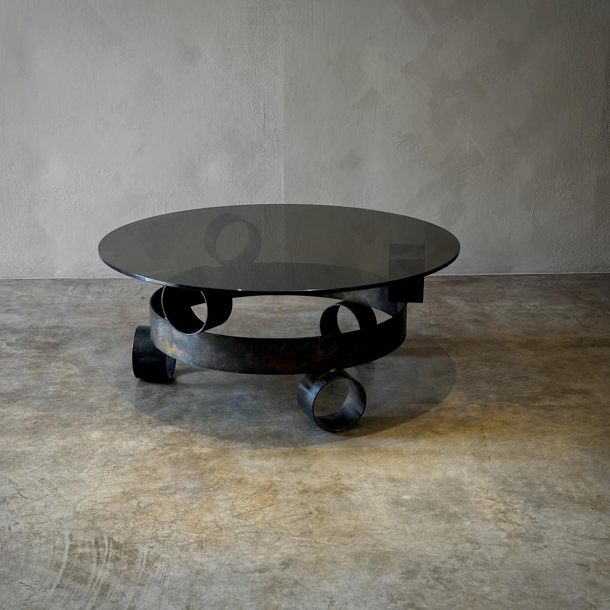 Table basse en fer brutaliste Bon état - En vente à Los Angeles, CA