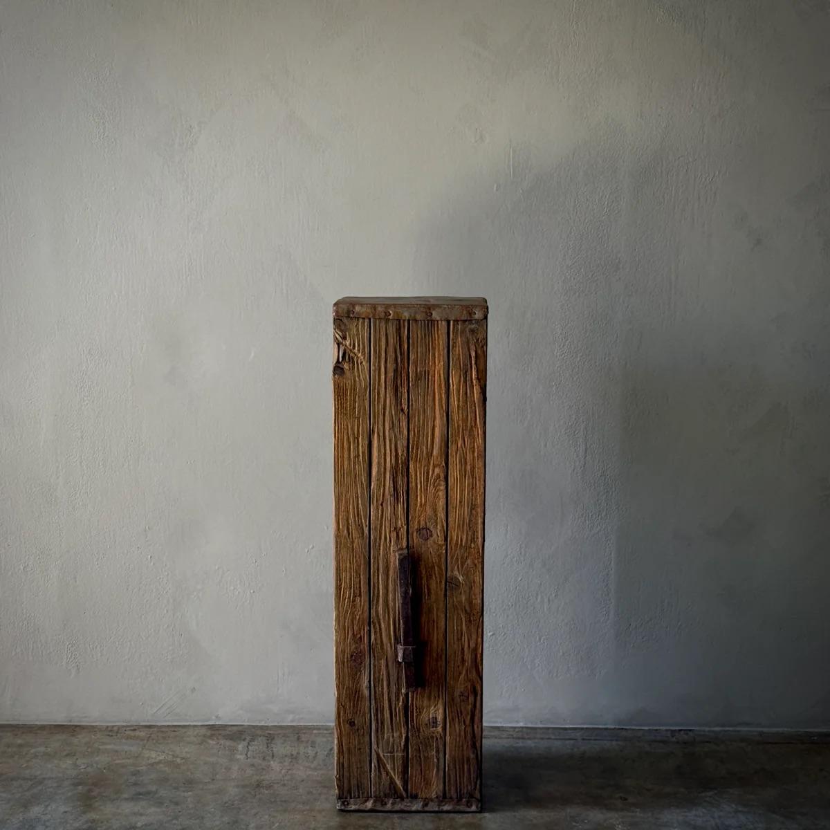 This Belgian rustic wood plinth exudes a robust charm with its weathered wooden body and sturdy metal top. The piece stands tall, embodying the simplicity and strength of rustic design.