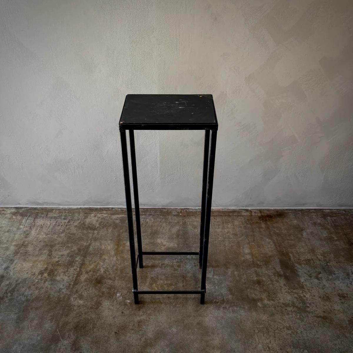 Industrial Display Column In Good Condition For Sale In Los Angeles, CA