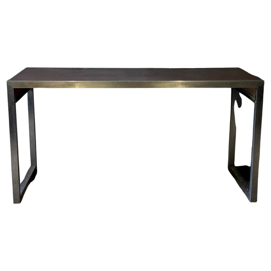 Table à écrire en métal et cuir en vente