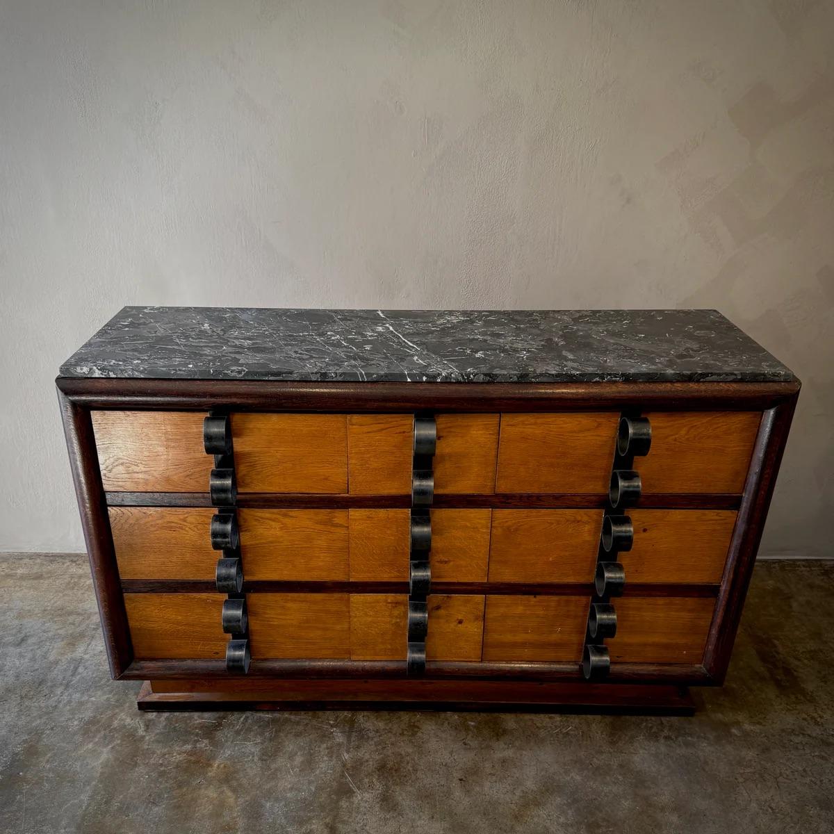 Chest of Drawers In Good Condition For Sale In Los Angeles, CA