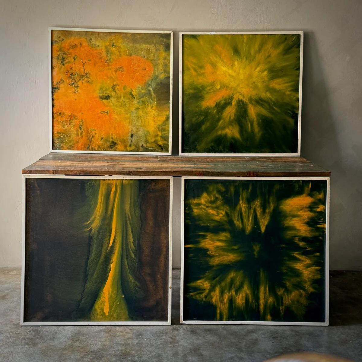 Ein Set von vier Gemälden aus einer Sammlung von 22 Gemälden von Lucien Beniere, von denen jedes einen bestimmten Moment in der kohärenten Vision des Künstlers festhält.  Die zusätzlichen Fotos stellen andere Kunstwerke desselben Künstlers dar, die