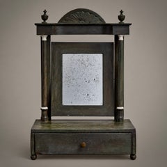Miroir commode peint avec fronton sculpté d'éventail du milieu du 19e siècle en Angleterre