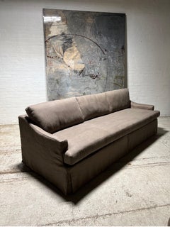 Notre canapé signature Deb Lounging a été recouvert d'une housse en lin