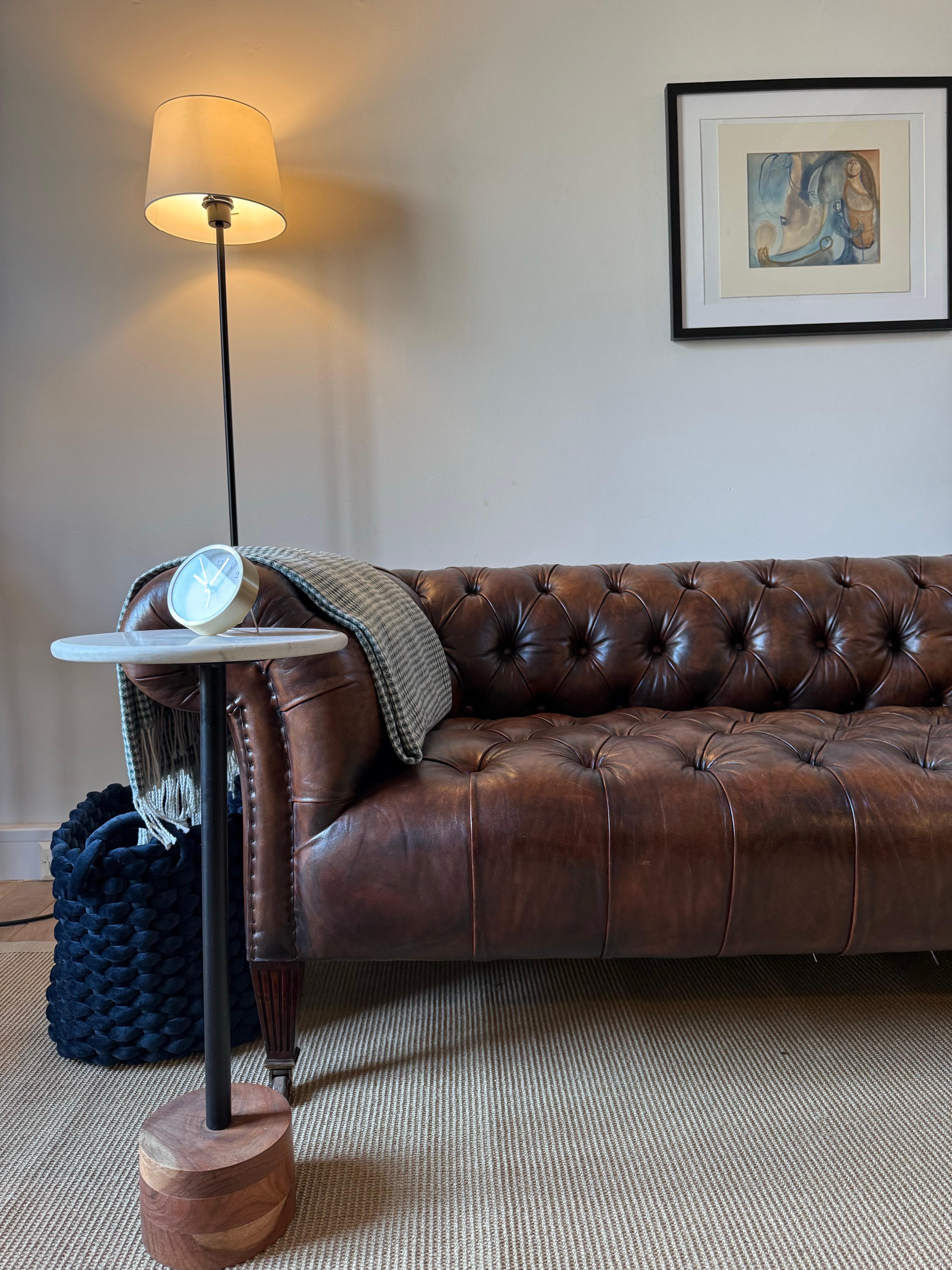 Britannique Canapé Chesterfield en cuir teint à la main de Hamptons & Sons, d'époque 19e siècle en vente