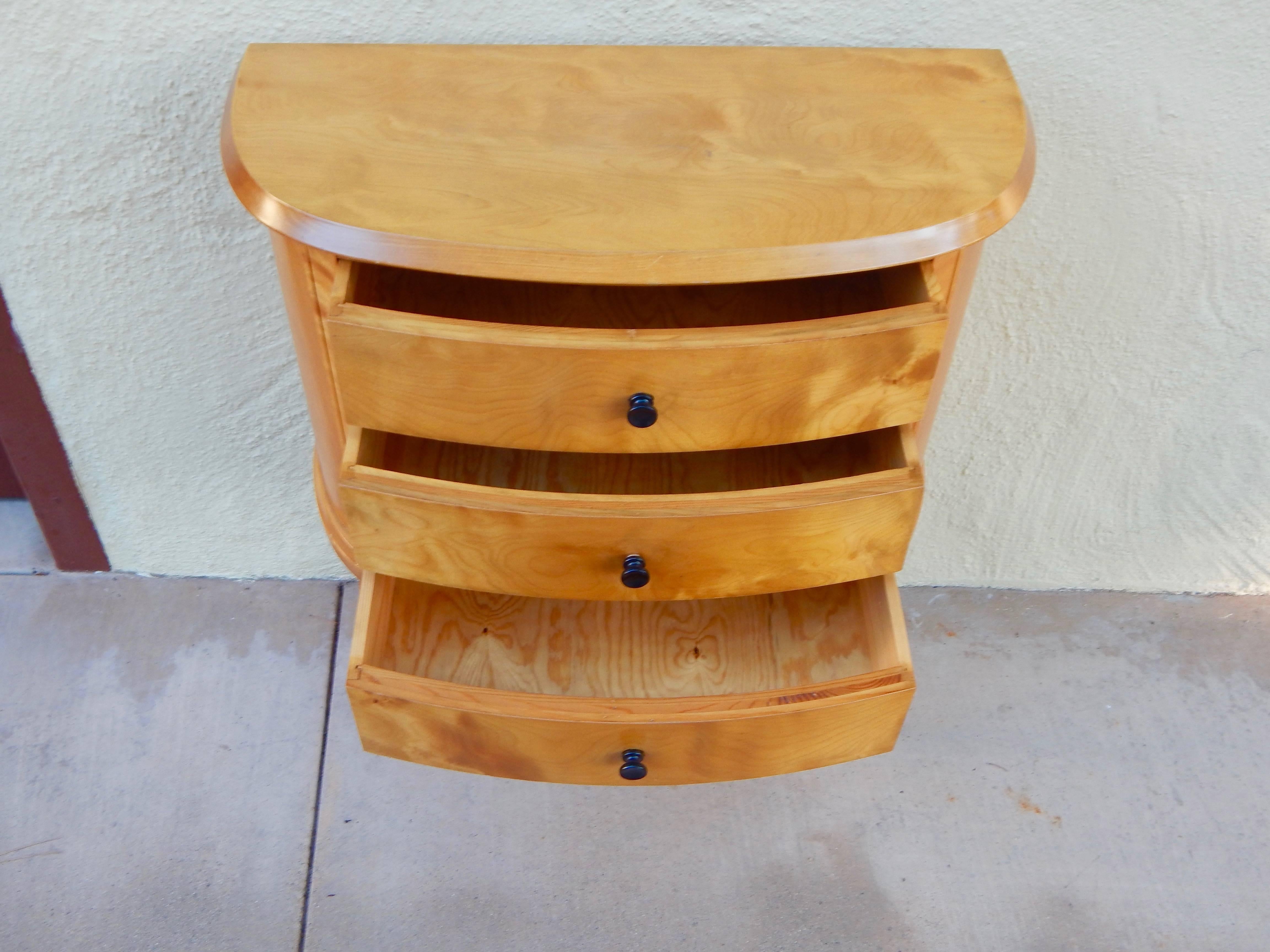 Swedish Art Deco Demilune Side Table in Golden Flame Birch, circa 1930 For Sale 1
