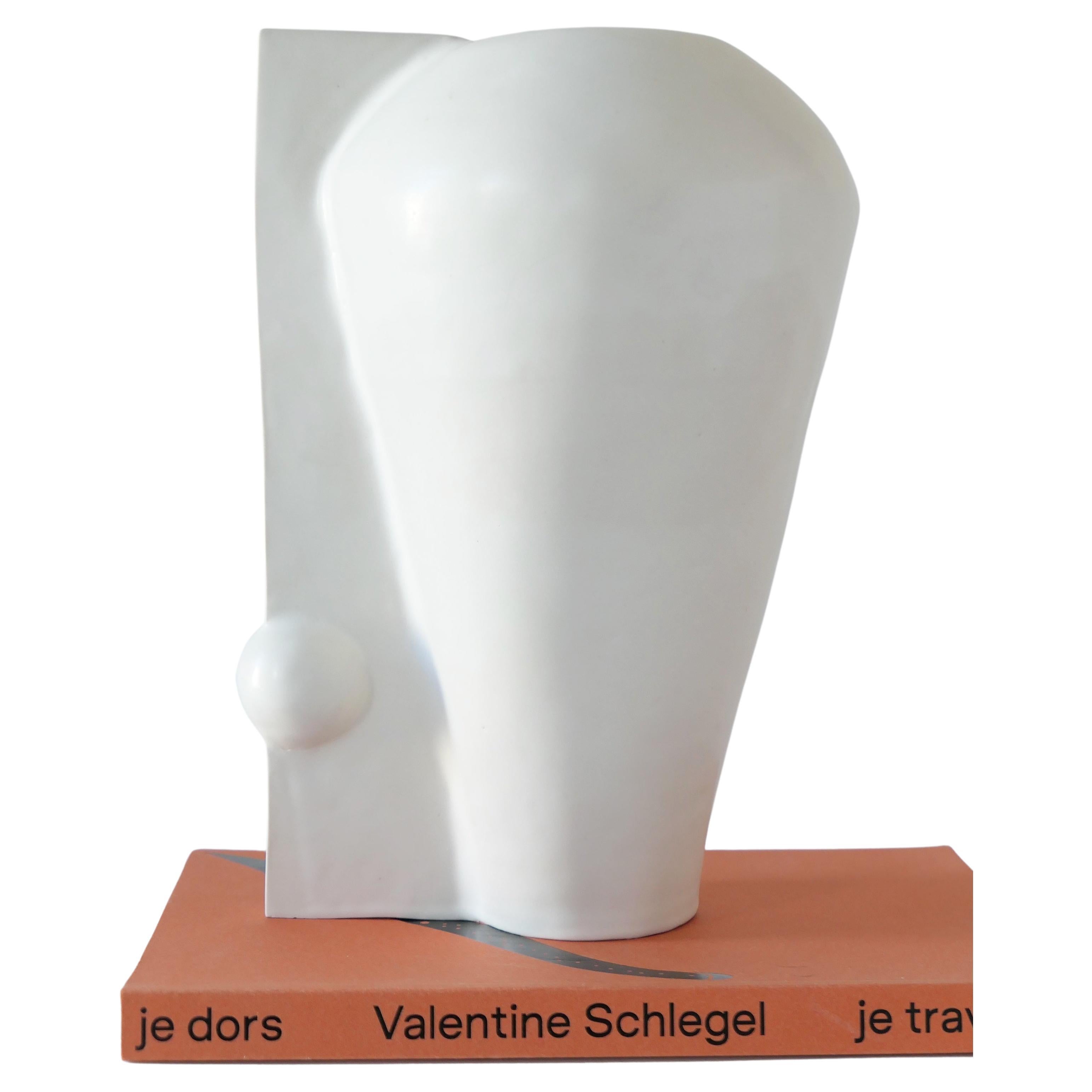 Vase en céramique contemporain fait à la main  en vente