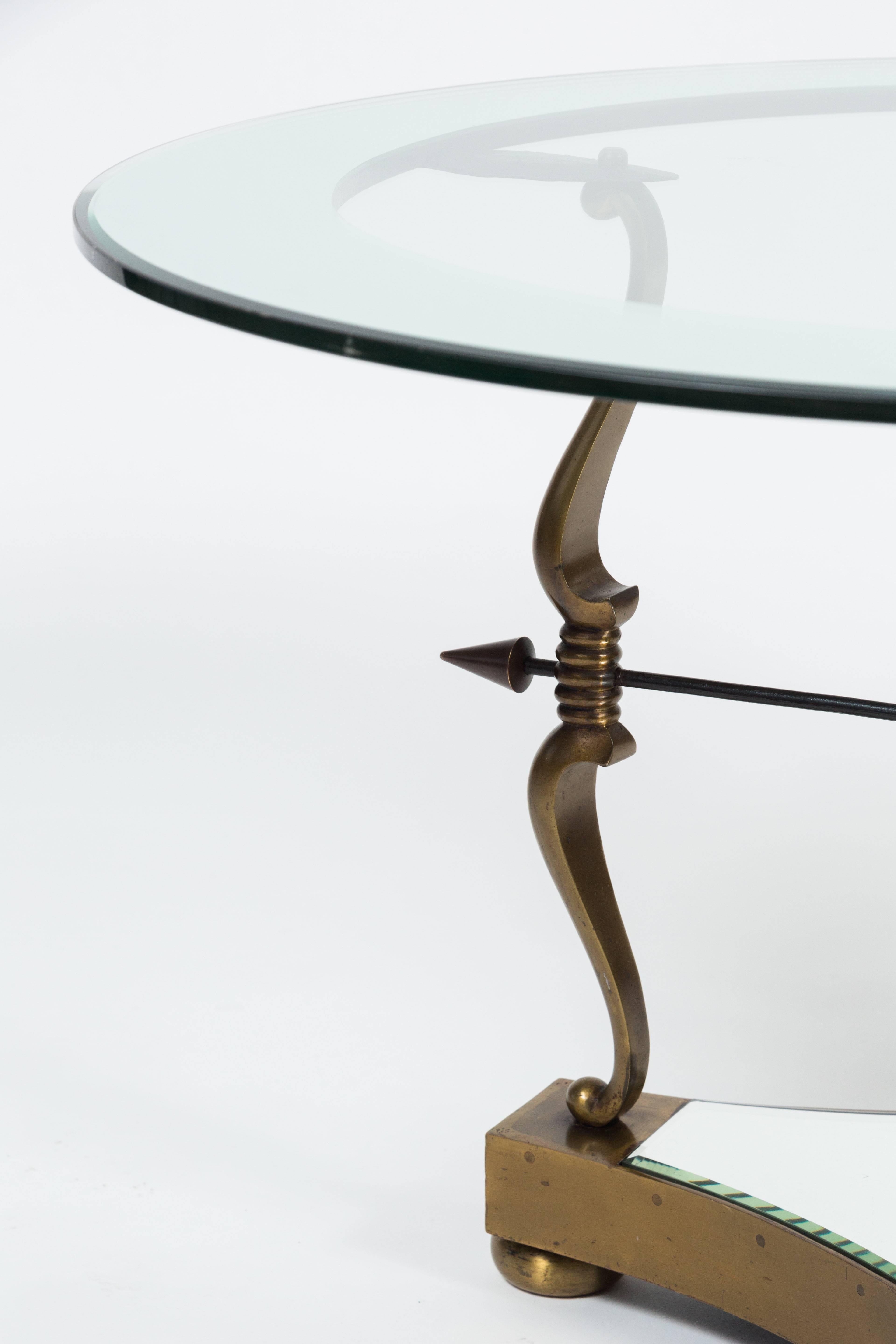 Wonderful and striking table by important Mid-Century designers, Roberto & Mito Block. Bronze and brass, featuring bow and arrow and wrought iron leaf decorative motifs. With original mirrored base insert, mirrored and beveled glass top.
Robert and