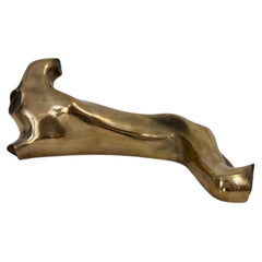 Colin Webster-Watson, «Desnudo recostado», 1996, escultura de bronce pulido, 3/10