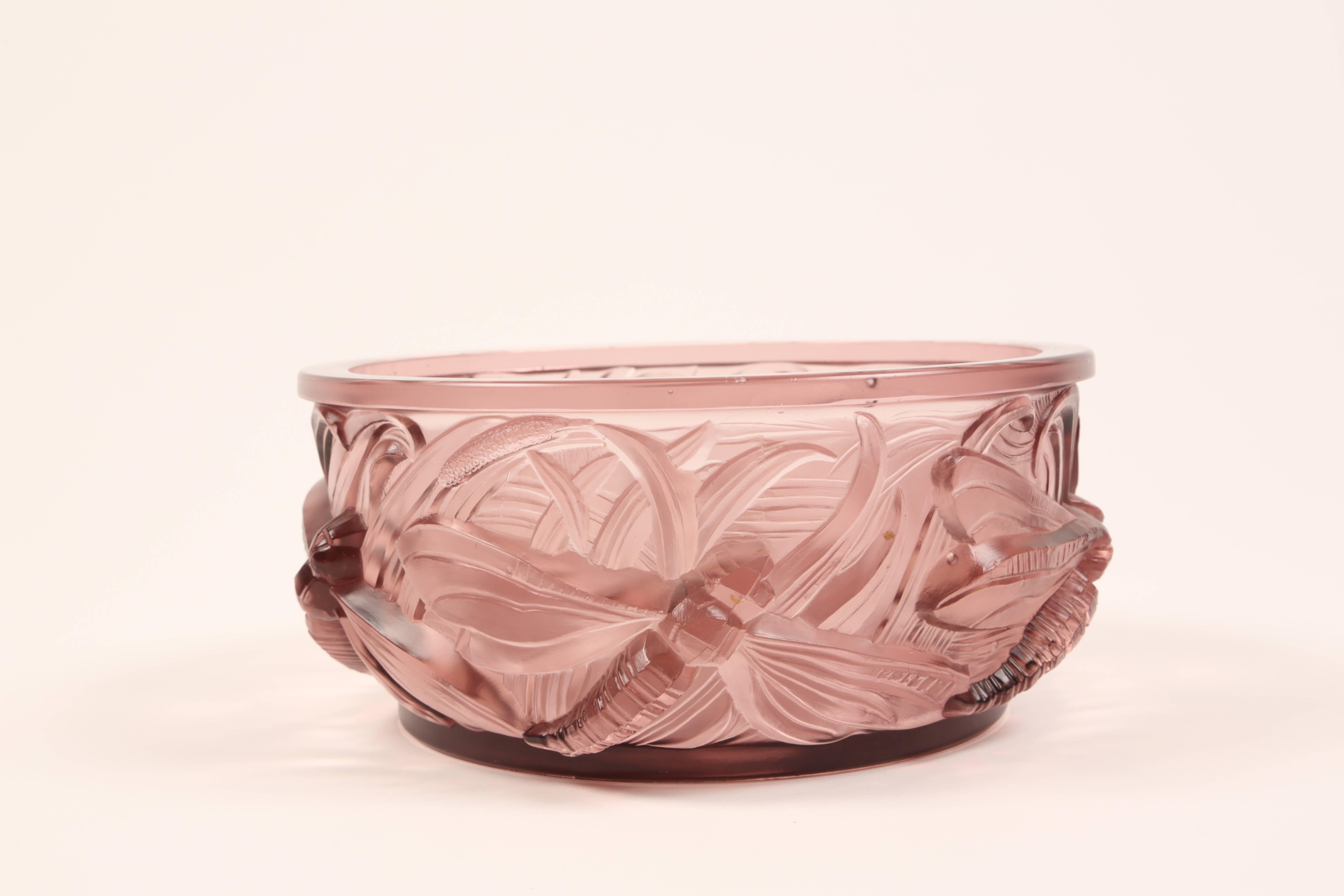 Beautiful French Art Deco Dragonfly Motif Art Glass Bowl by Verlys In Good Condition In Palm Desert, CA