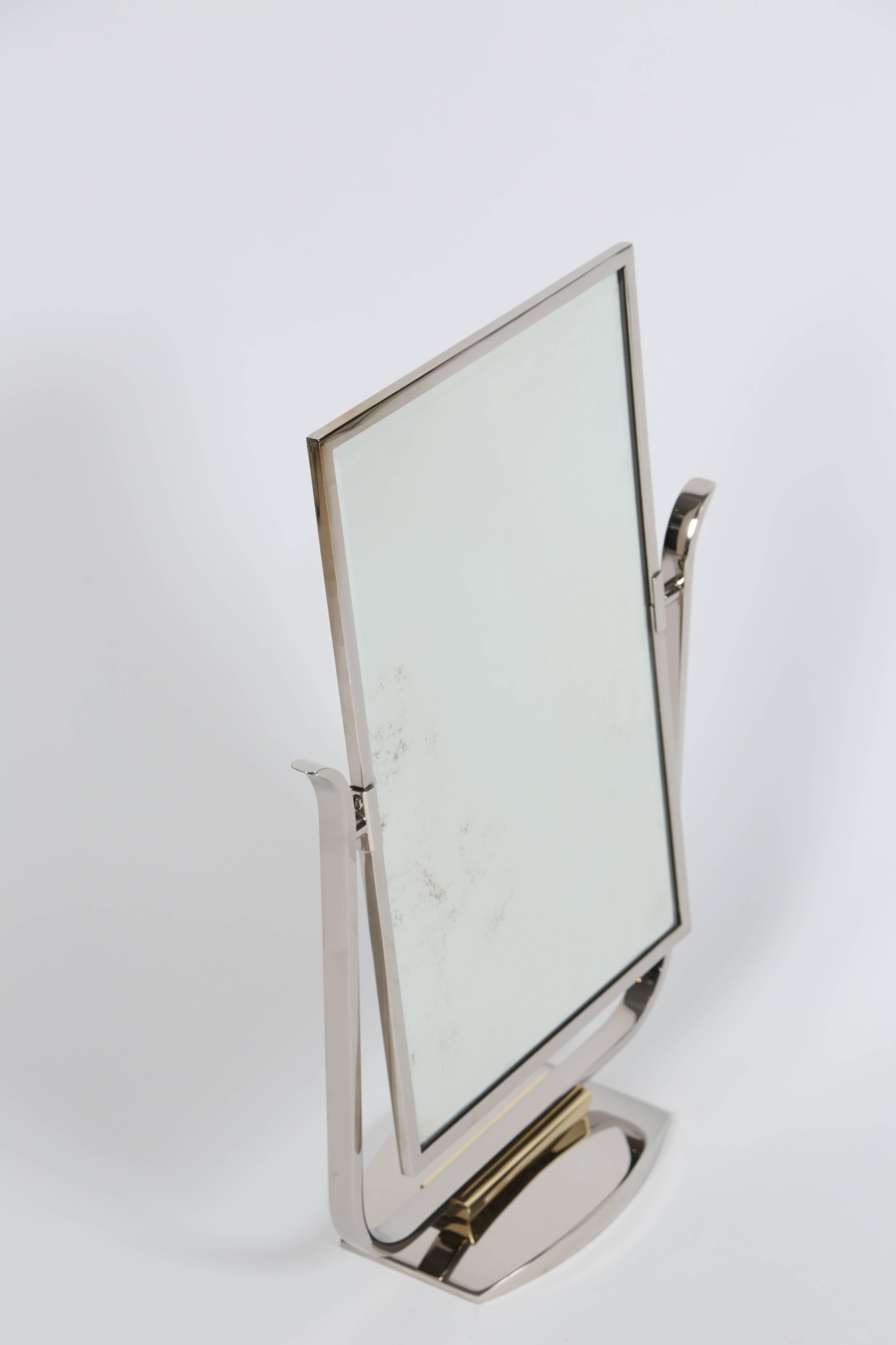 Poli Miroir de table Art Déco en chrome et laiton poli en vente