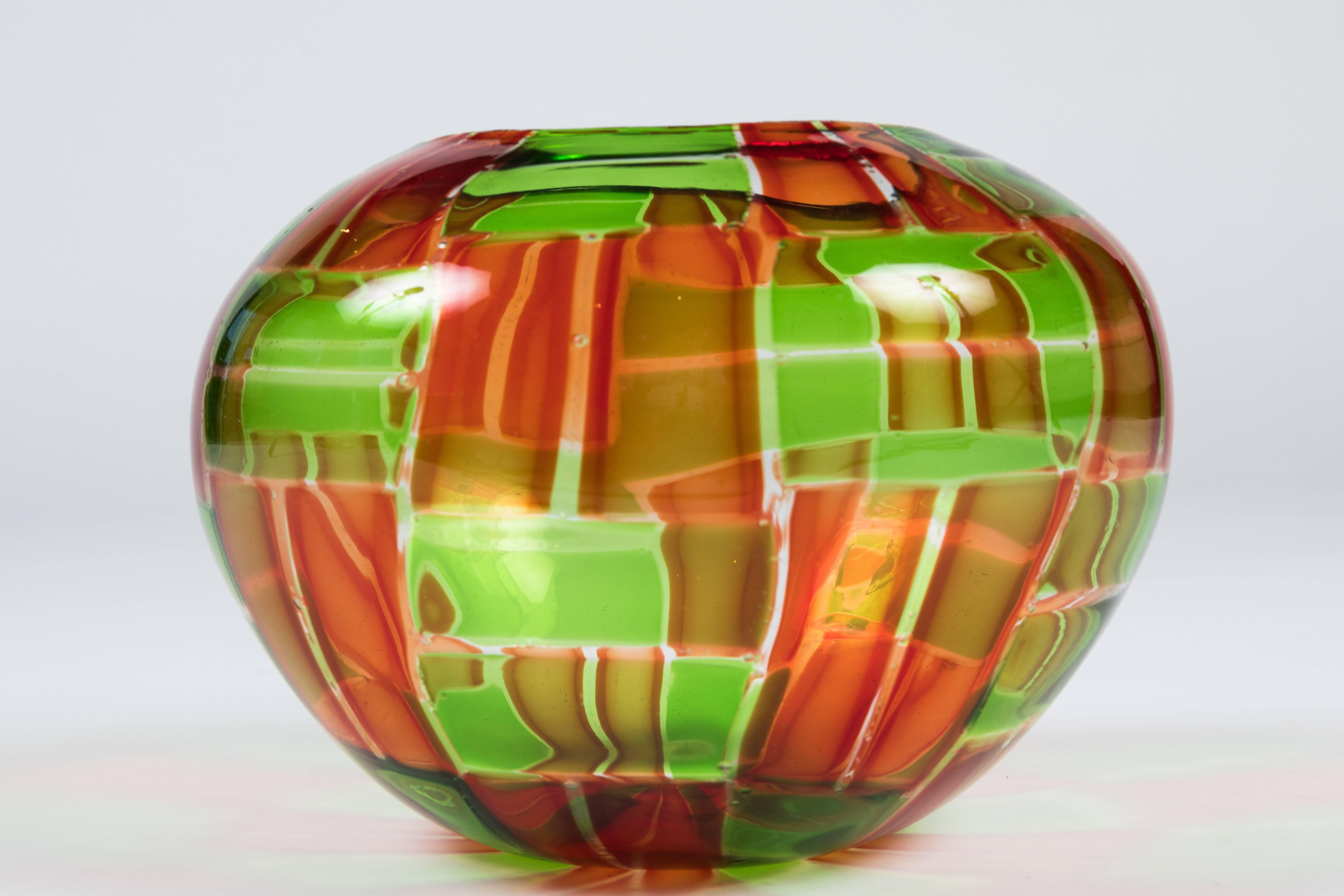 This beautiful Murano glass Art Deco style bowl was designed by Gianni Toso. The Toso family has a 700-year uninterrupted tradition of Murano glass blowing, creating glass vessels that became the jealously guarded treasures of Venetian aristocracy.