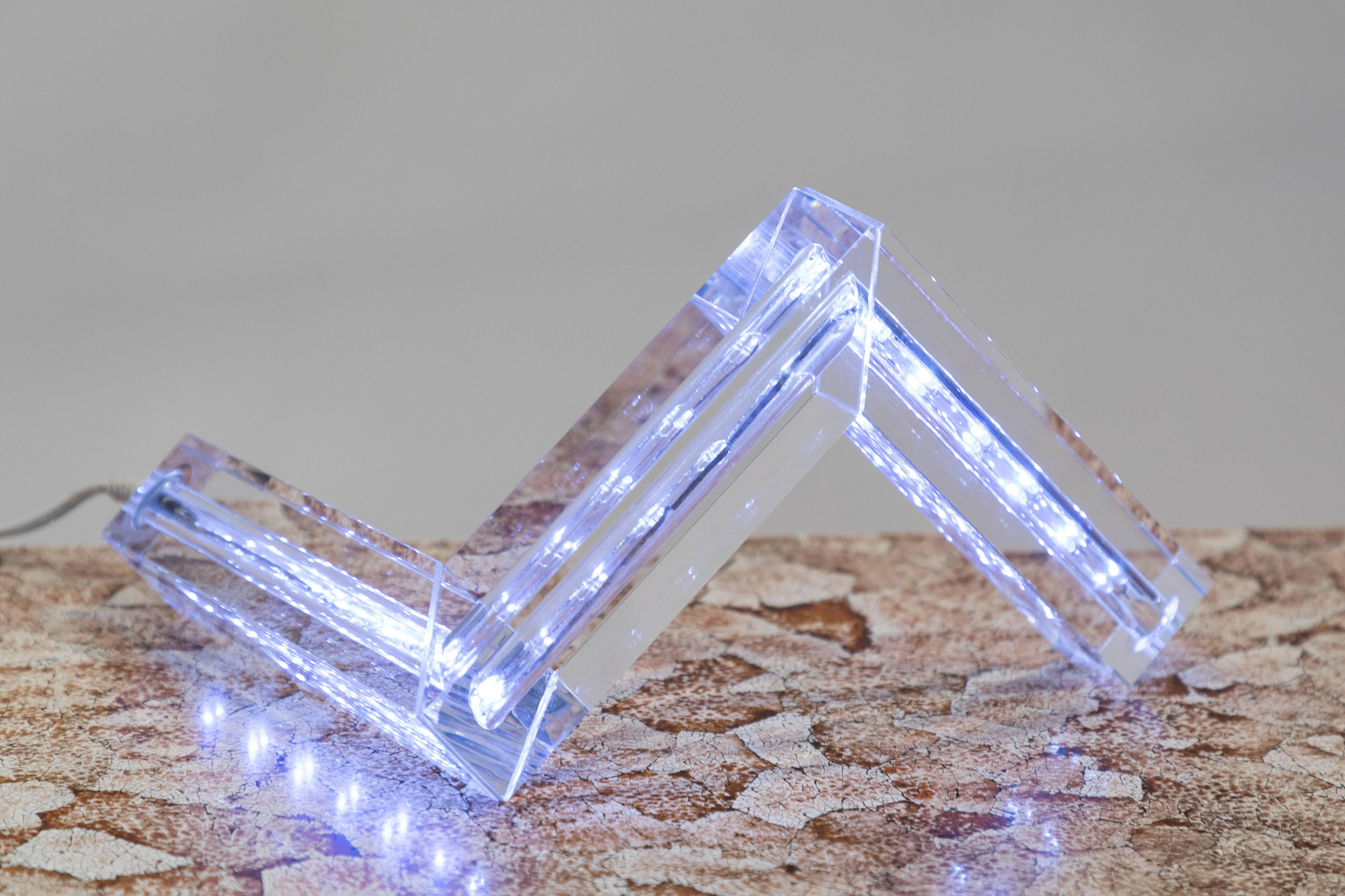Zig Zag Crystal Table Lamp with LED Lights In Good Condition For Sale In Palm Desert, CA