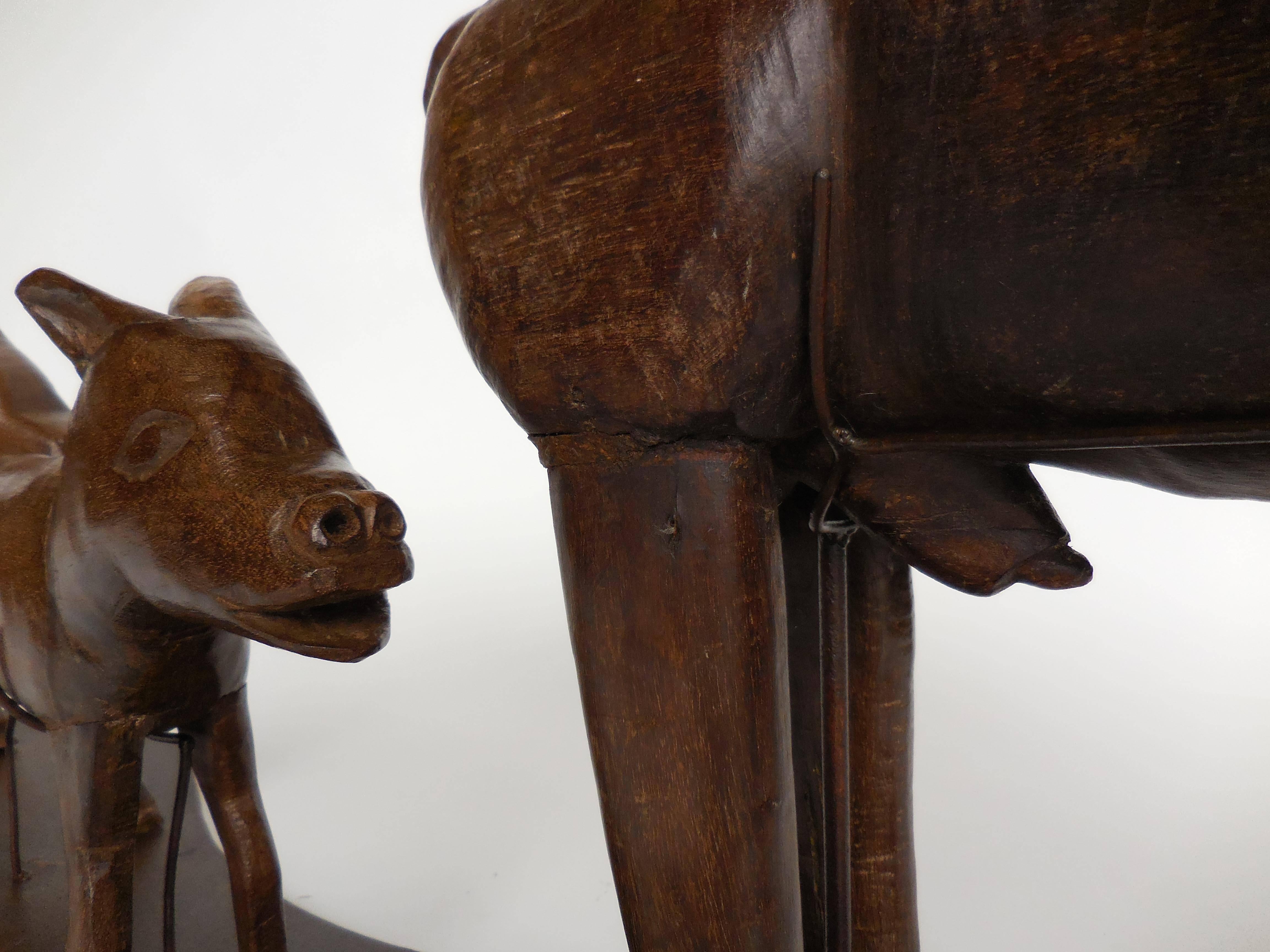 Familia de Perros de Madera Tallada del Siglo XIX, Arte Popular en venta 2